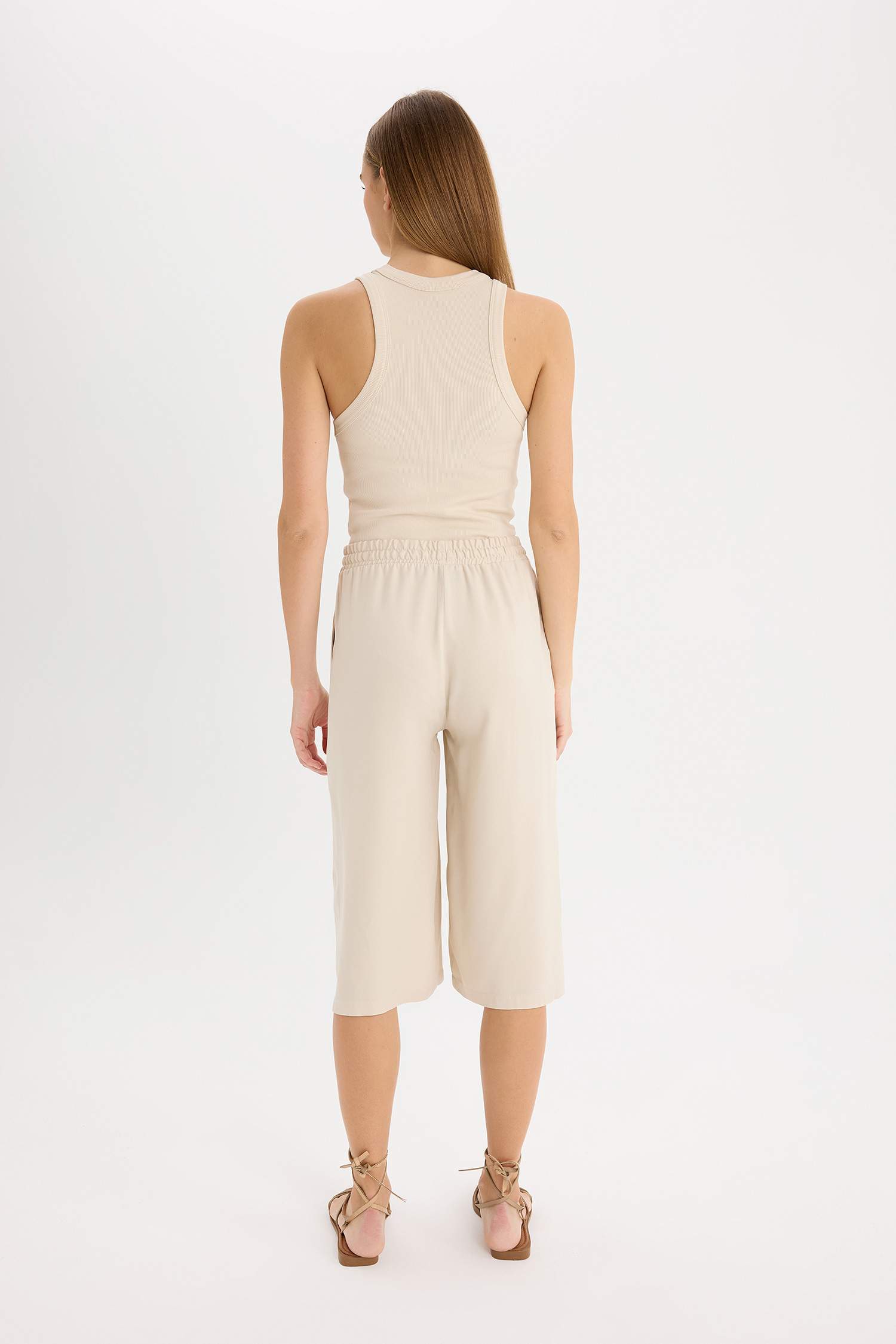 بنطلون كابري بالمندو بجيب وخصر عالي