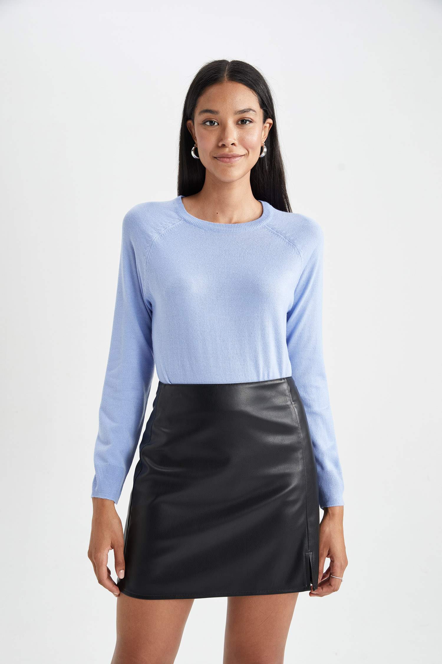 Пуловер свободного кроя с круглым вырезом для женщин