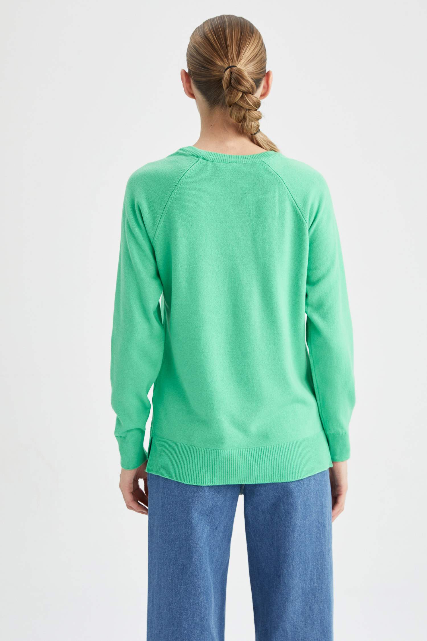 Пуловер свободного крою з круглим вирізом для жінок