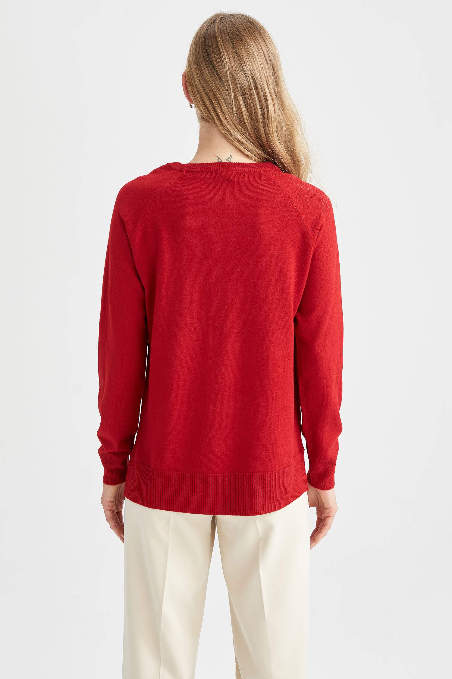 Пуловер свободного кроя с круглым вырезом для женщин