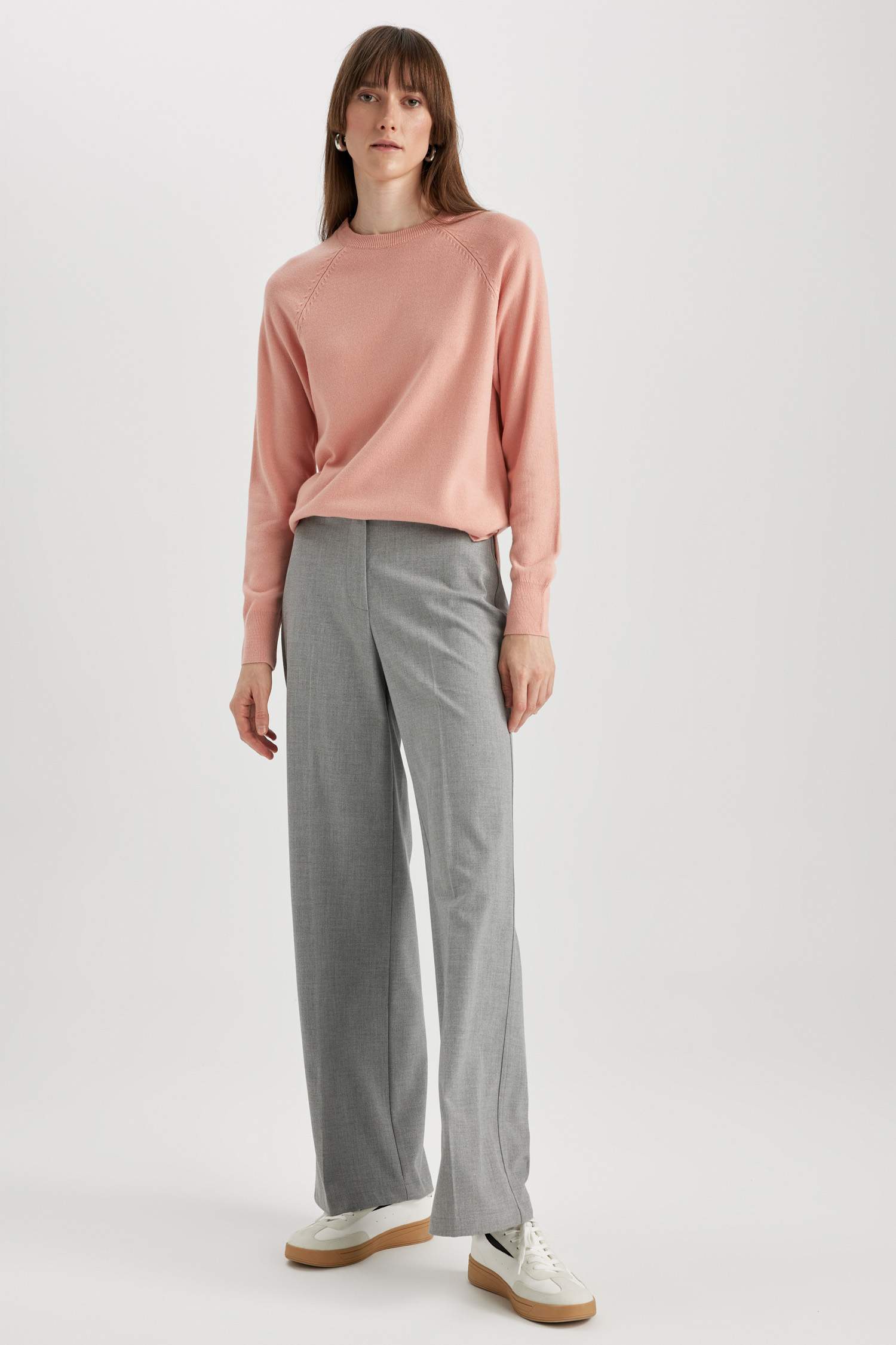 Пуловер стандартного кроя с круглым вырезом для женщин