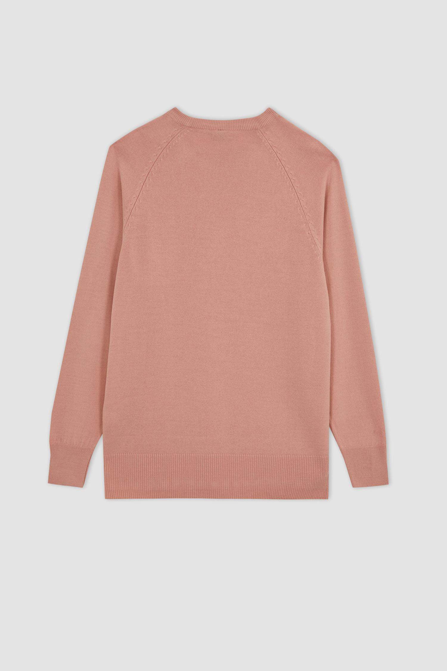 Пуловер стандартного кроя с круглым вырезом для женщин