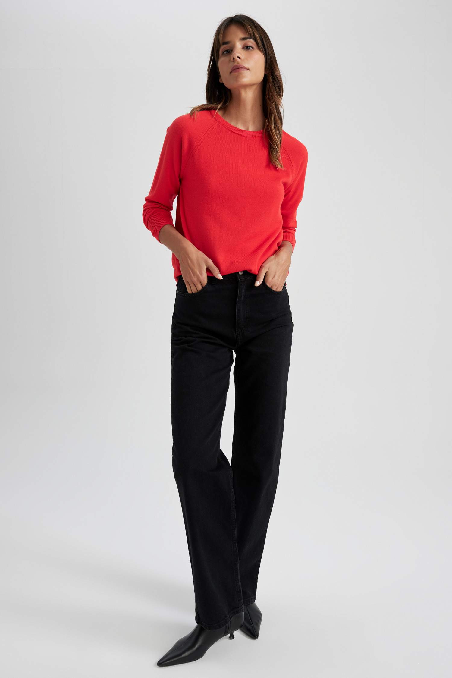 Пуловер стандартного кроя с круглым вырезом для женщин