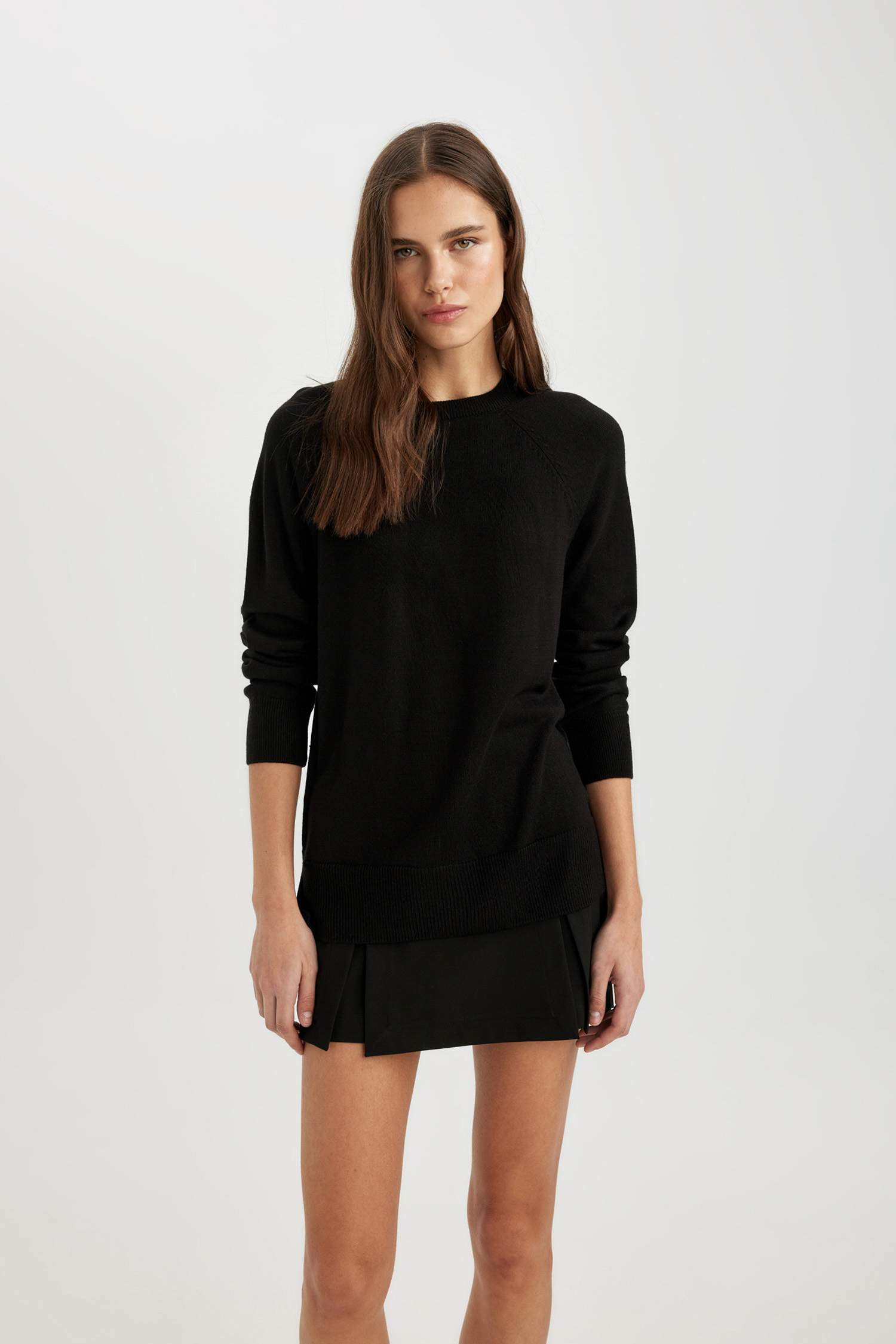 بلوز صوف اسود سادة قصة عادية بياخة مستديرة