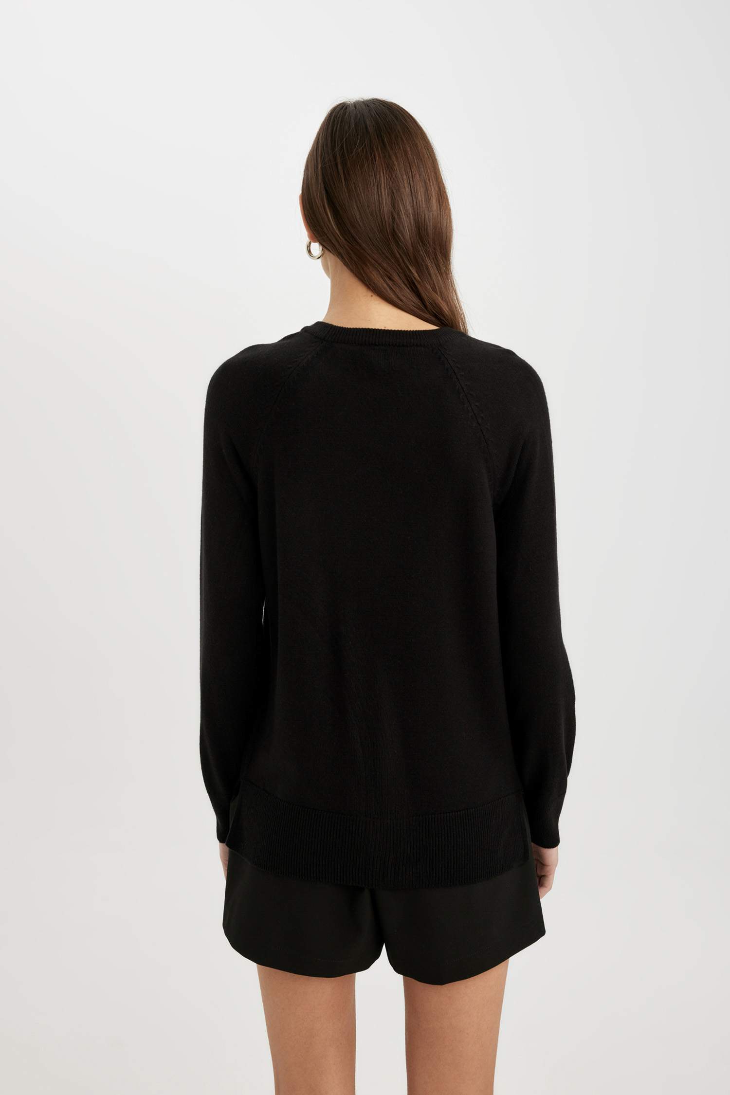 بلوز صوف اسود سادة قصة عادية بياخة مستديرة