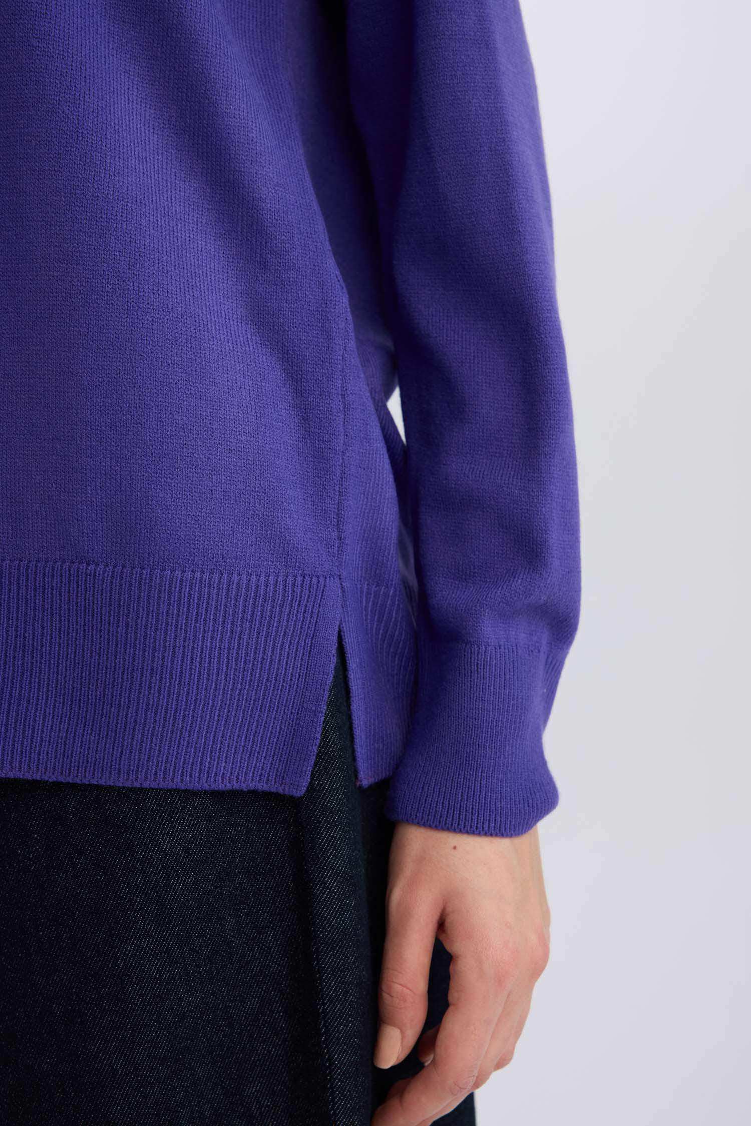 	Regular Fit Yumuşak Dokulu Bisiklet Yaka Basic Düz Triko Kazak