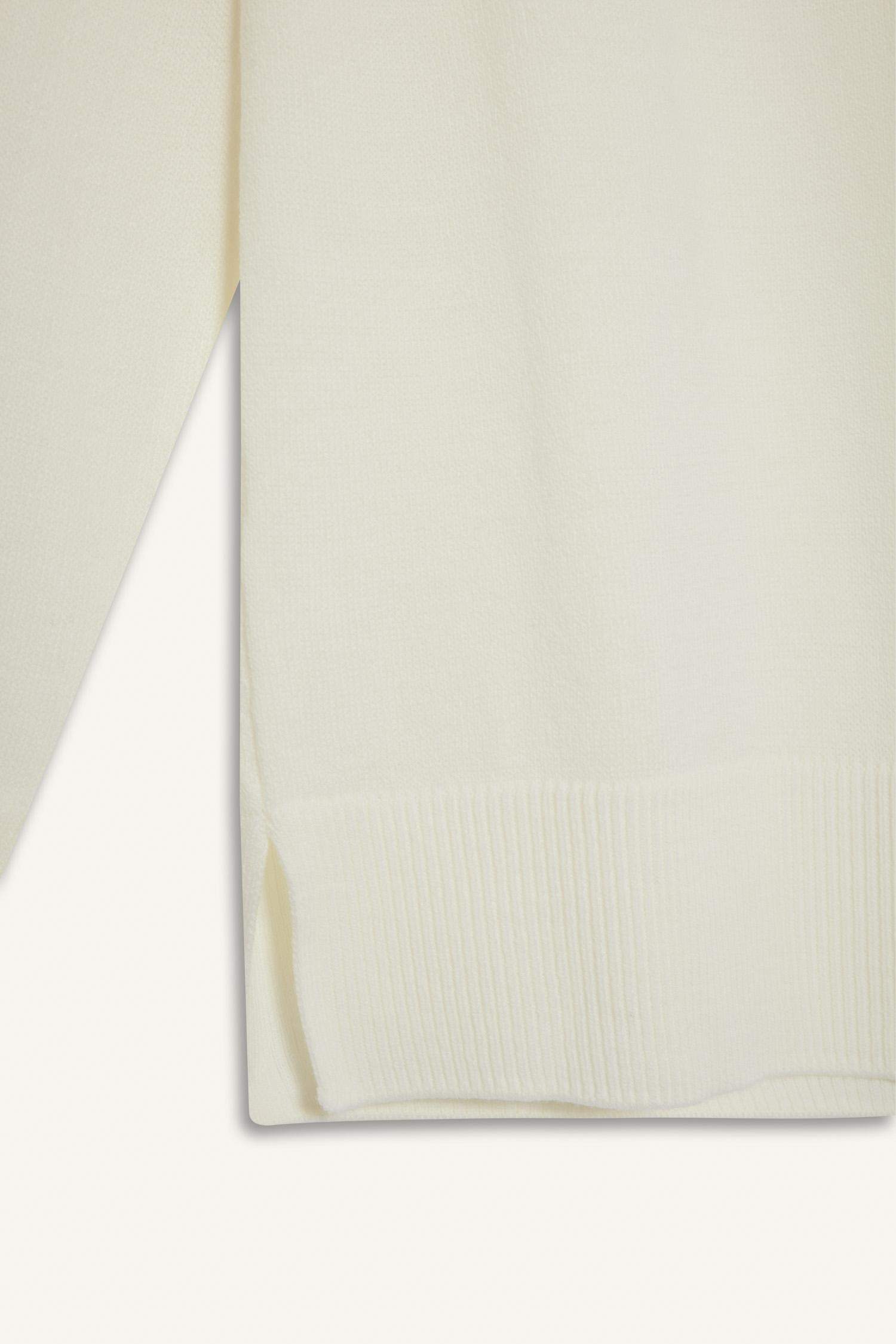 بلوفر تريكو قصة مريحة برقبة مستديرة