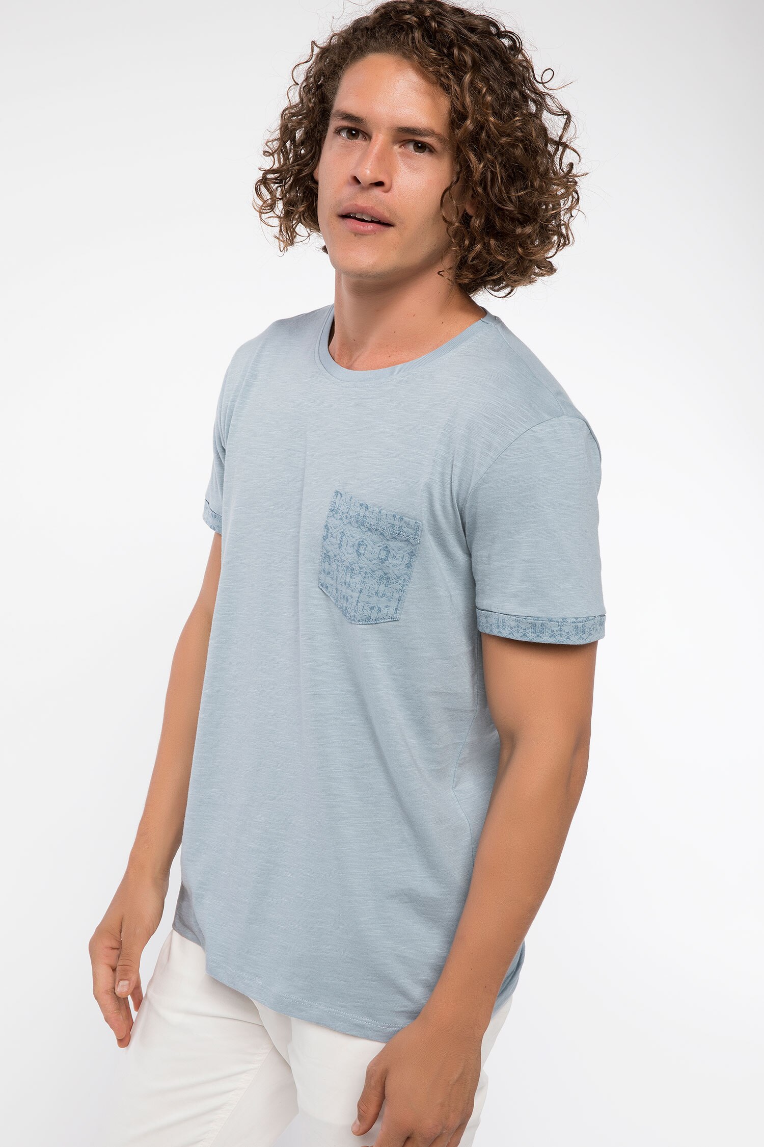 Defacto Cep Detaylı T-shirt. 1