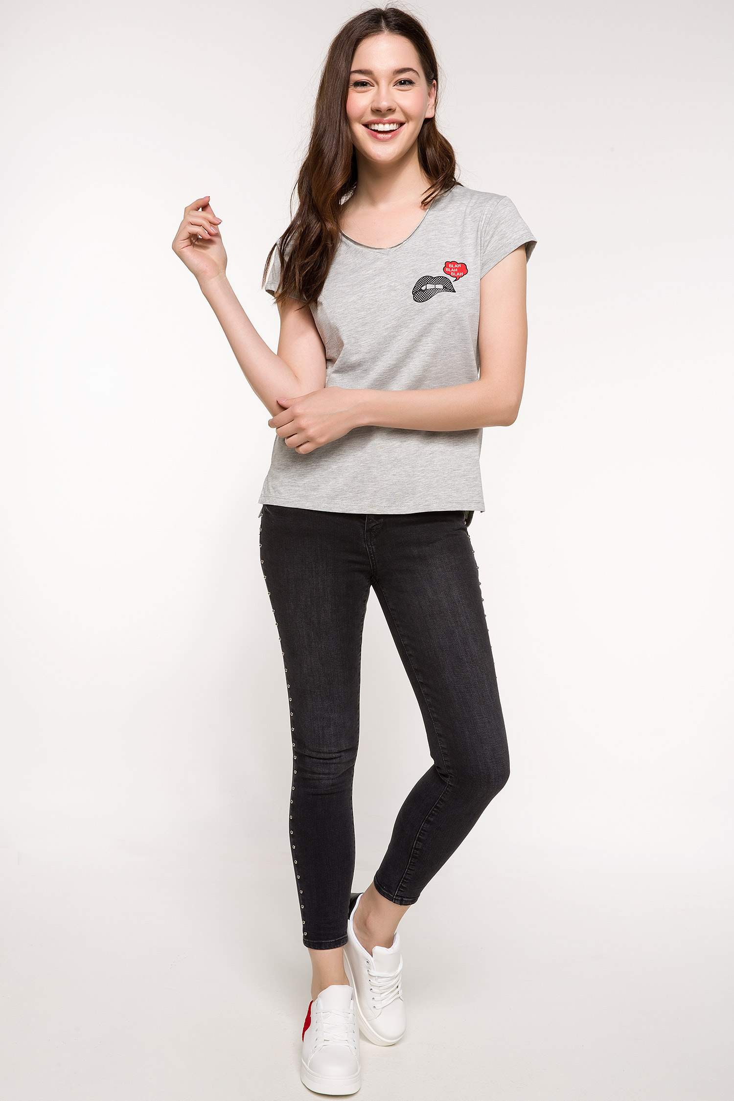 Defacto V Yaka Baskılı T-shirt. 2