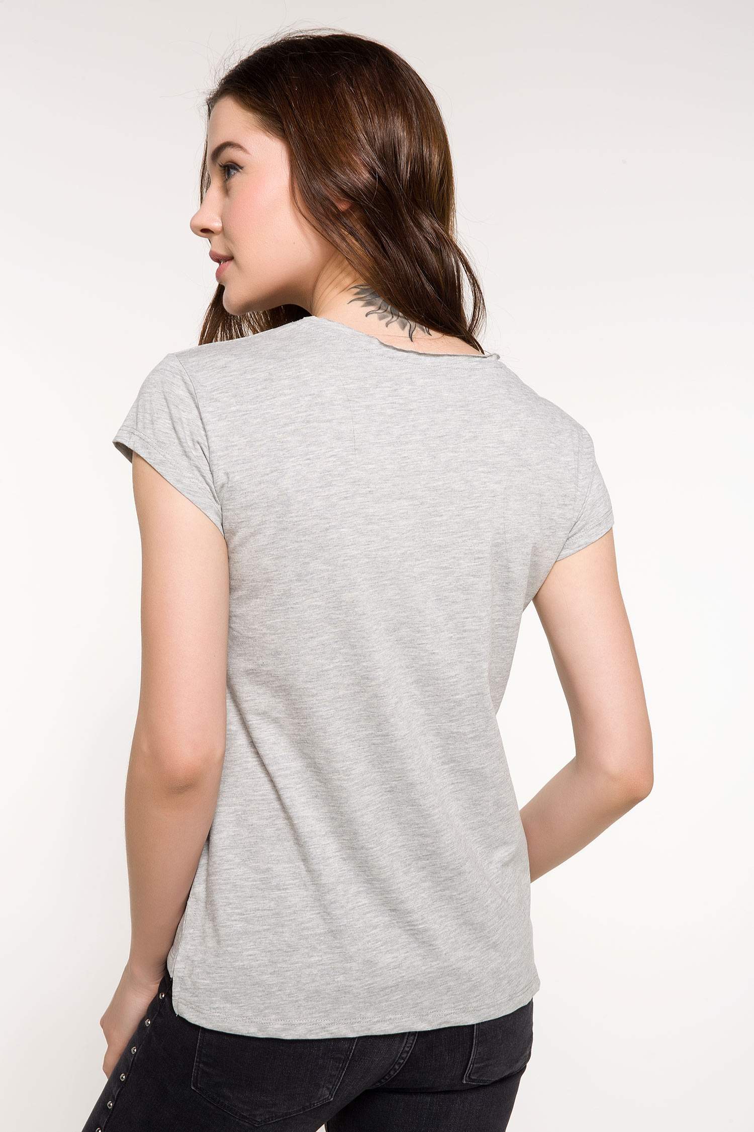 Defacto V Yaka Baskılı T-shirt. 4