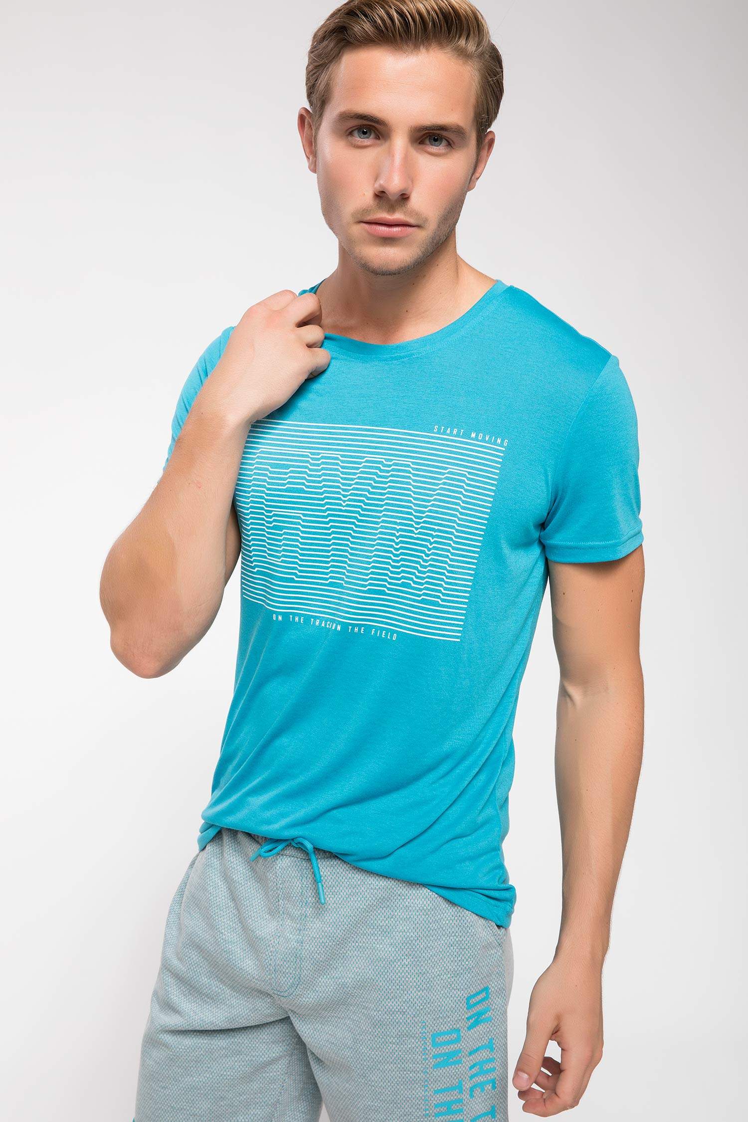 Defacto 3D Baskılı Slim Fit Sporcu T-shirt. 3