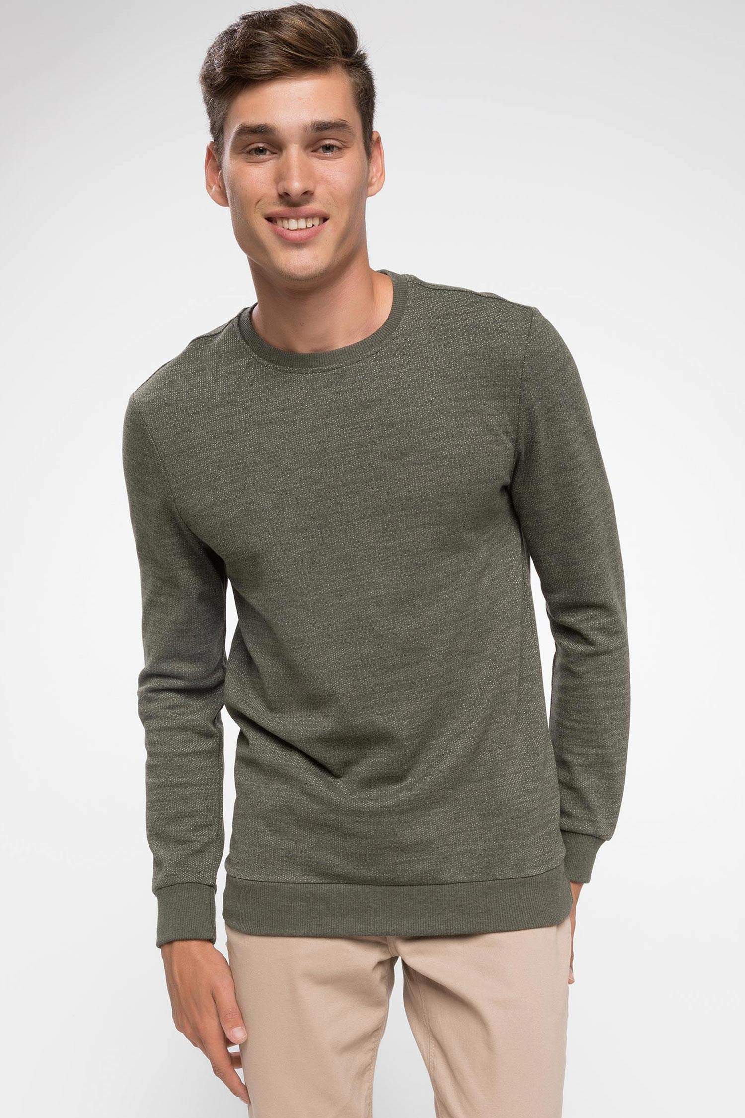 Defacto Modern Fit Basic Sweatshirt. 1