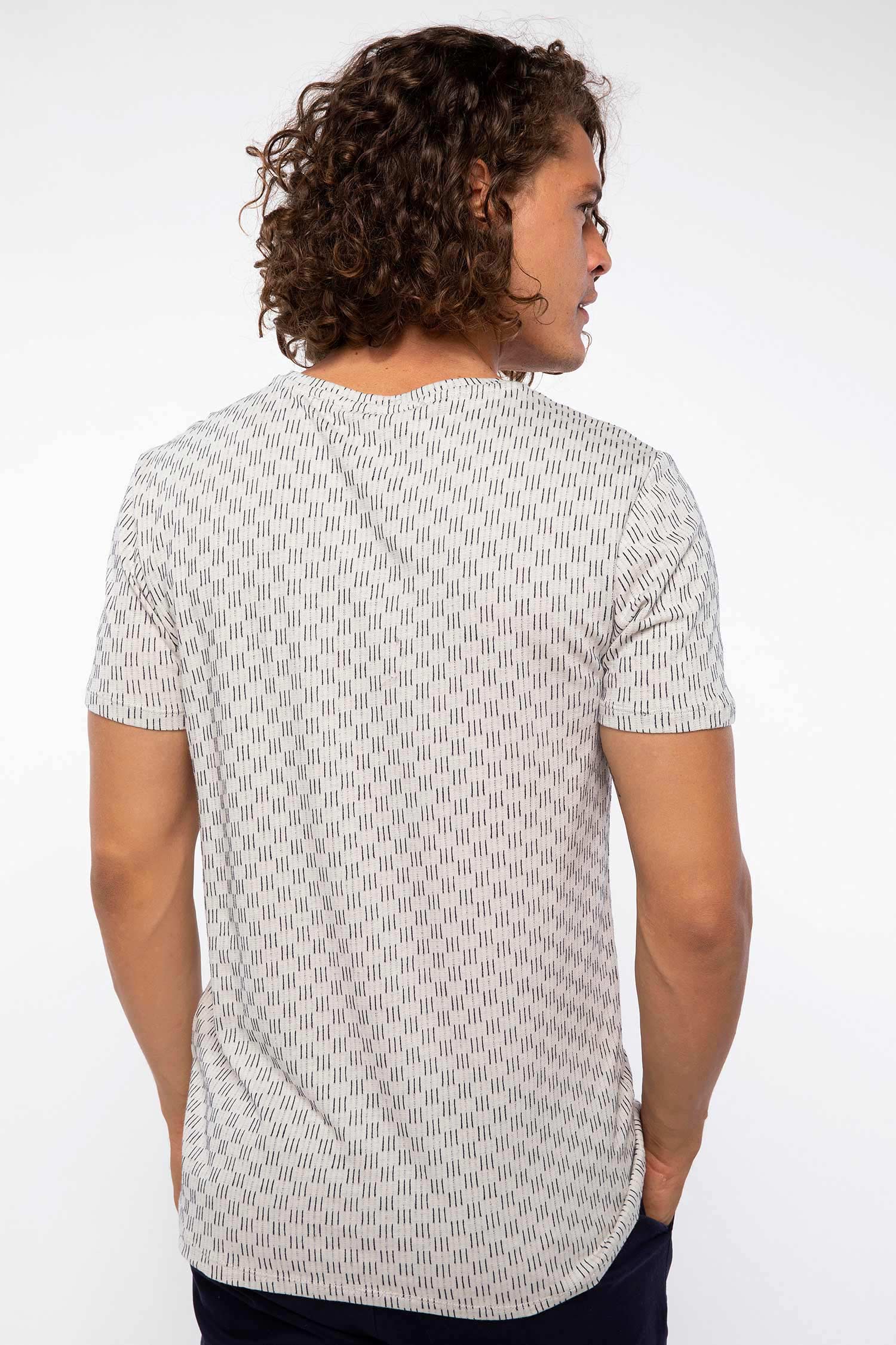 Defacto Cep Detaylı Desenli T-shirt. 3