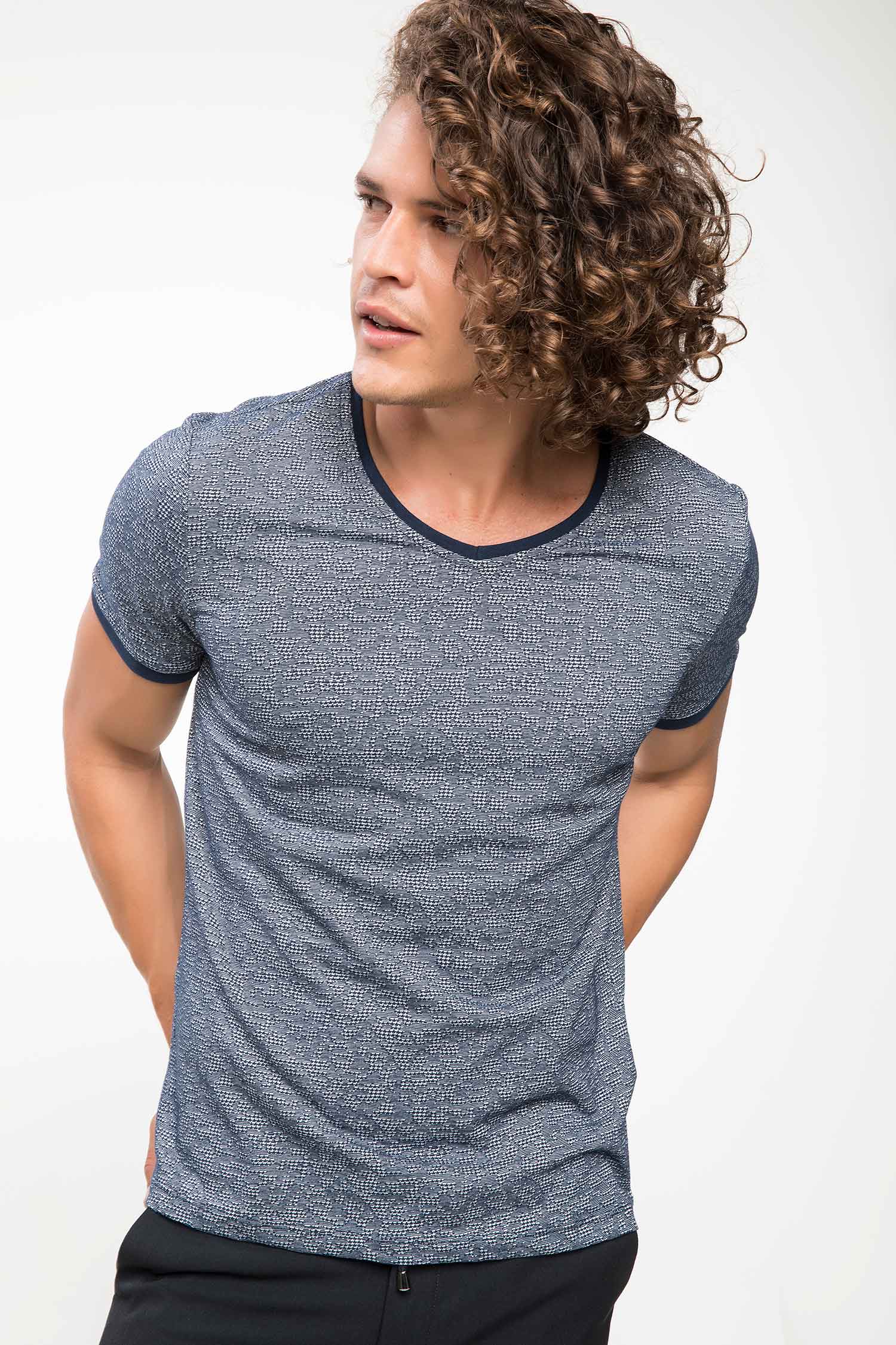 Defacto Geometrik Desenli T-shirt. 1