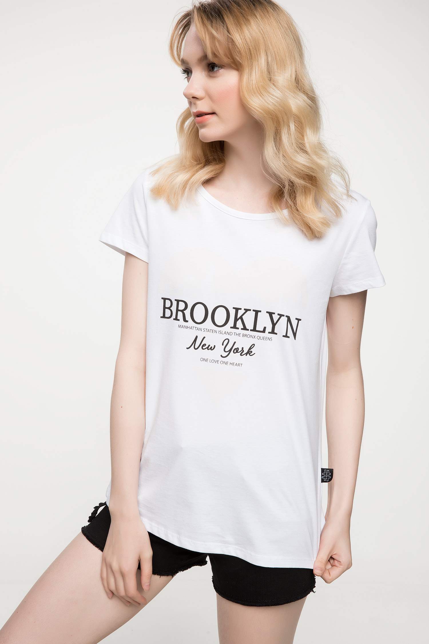 Defacto Renk Değiştiren Brooklyn New York Baskılı T-shirt. 3