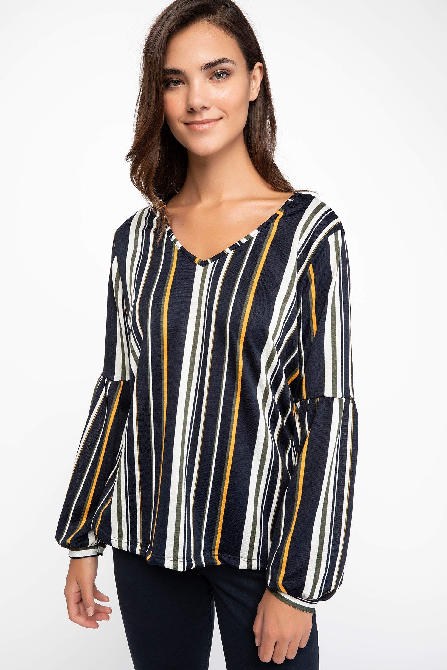Defacto Çizgili V Yaka Bluz. 1