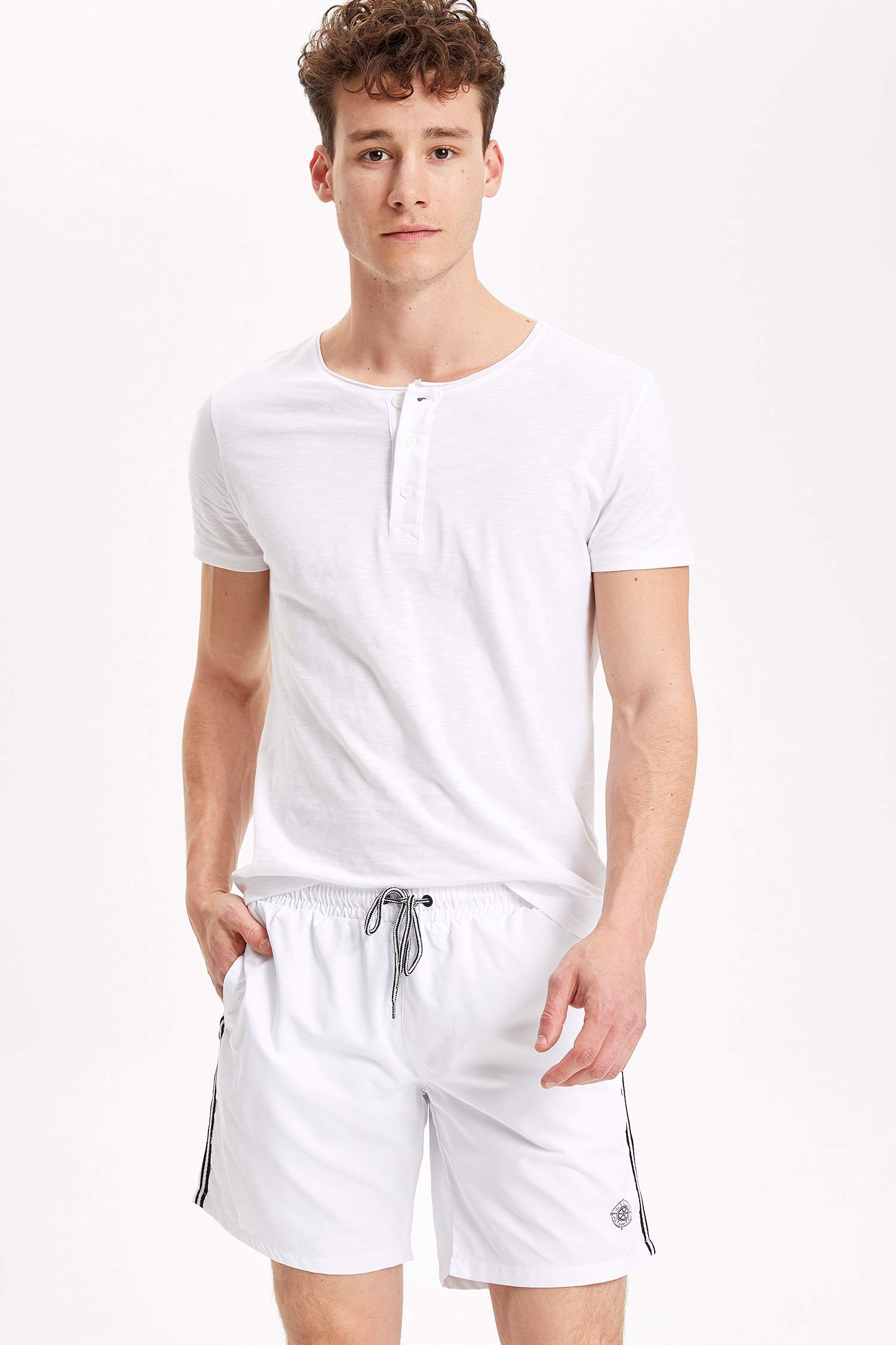 Defacto Diz Üstü Deniz Şortu. 1