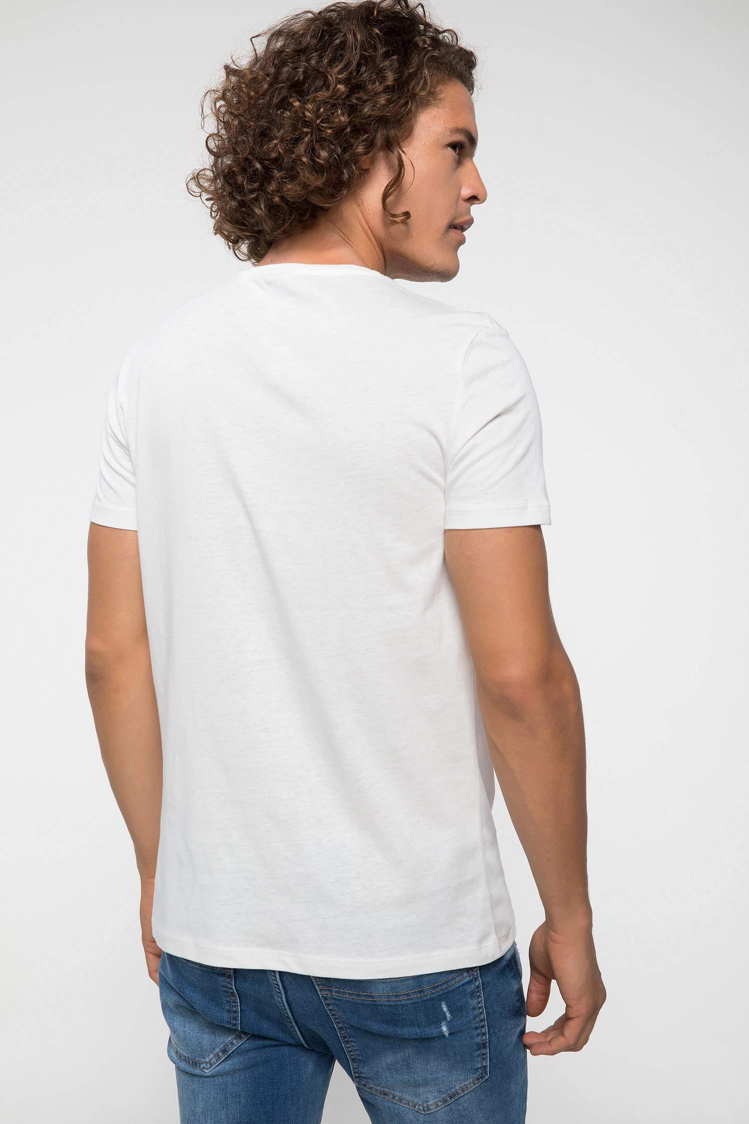 Defacto Baskılı Slim Fit T-shirt. 3