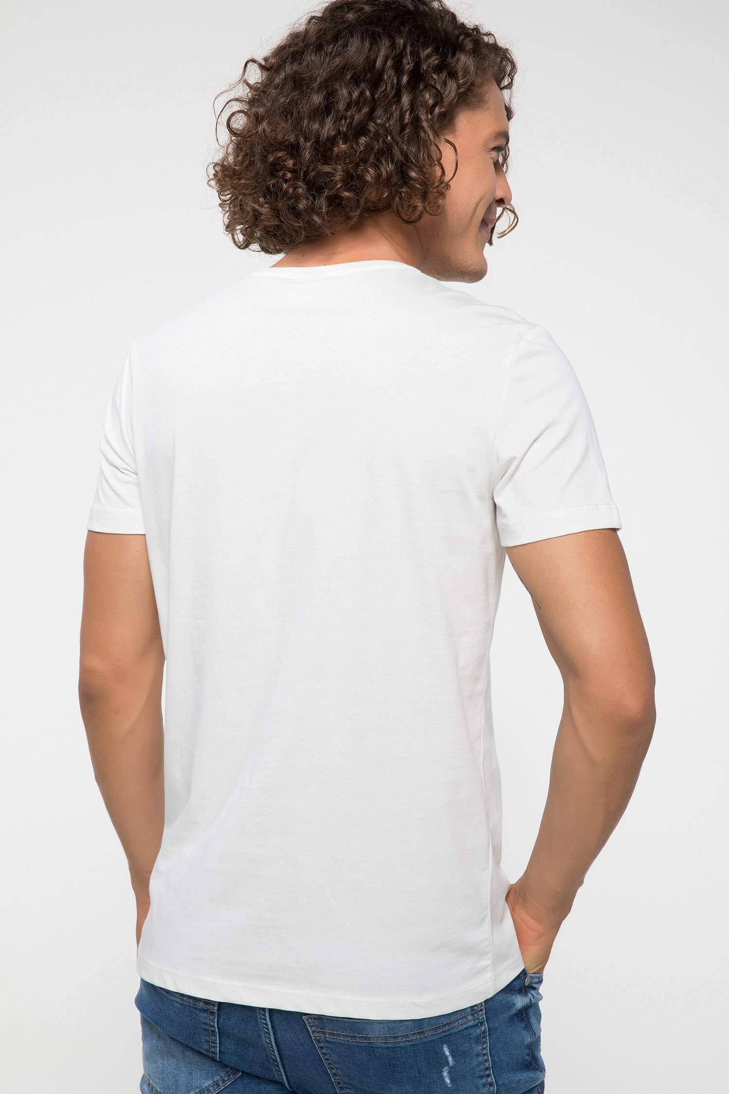 Defacto Baskılı Slim Fit T-shirt. 3