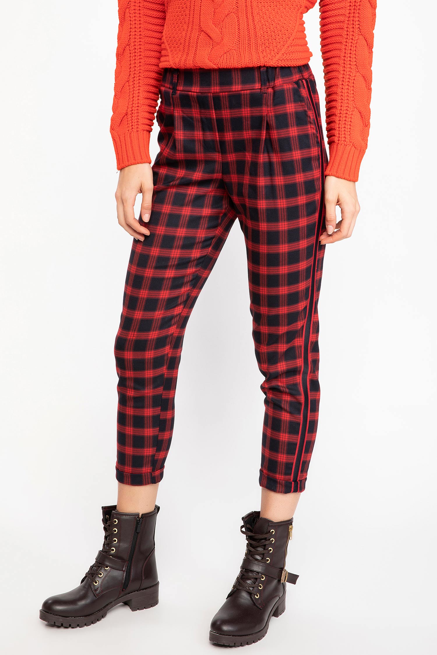 Defacto Kareli Relax Fit Pantolon. 1
