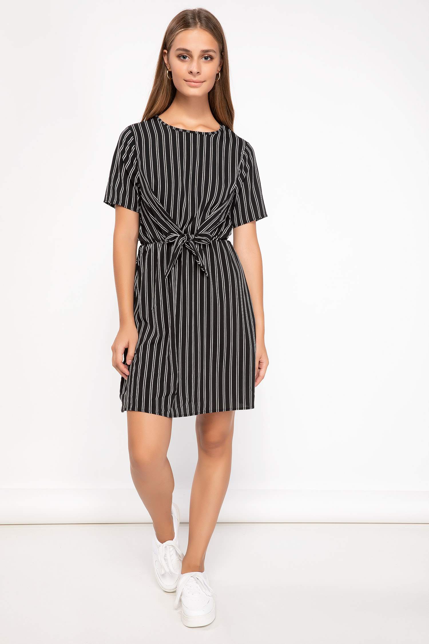 Defacto Beli Bağlamalı Çizgili Elbise. 2