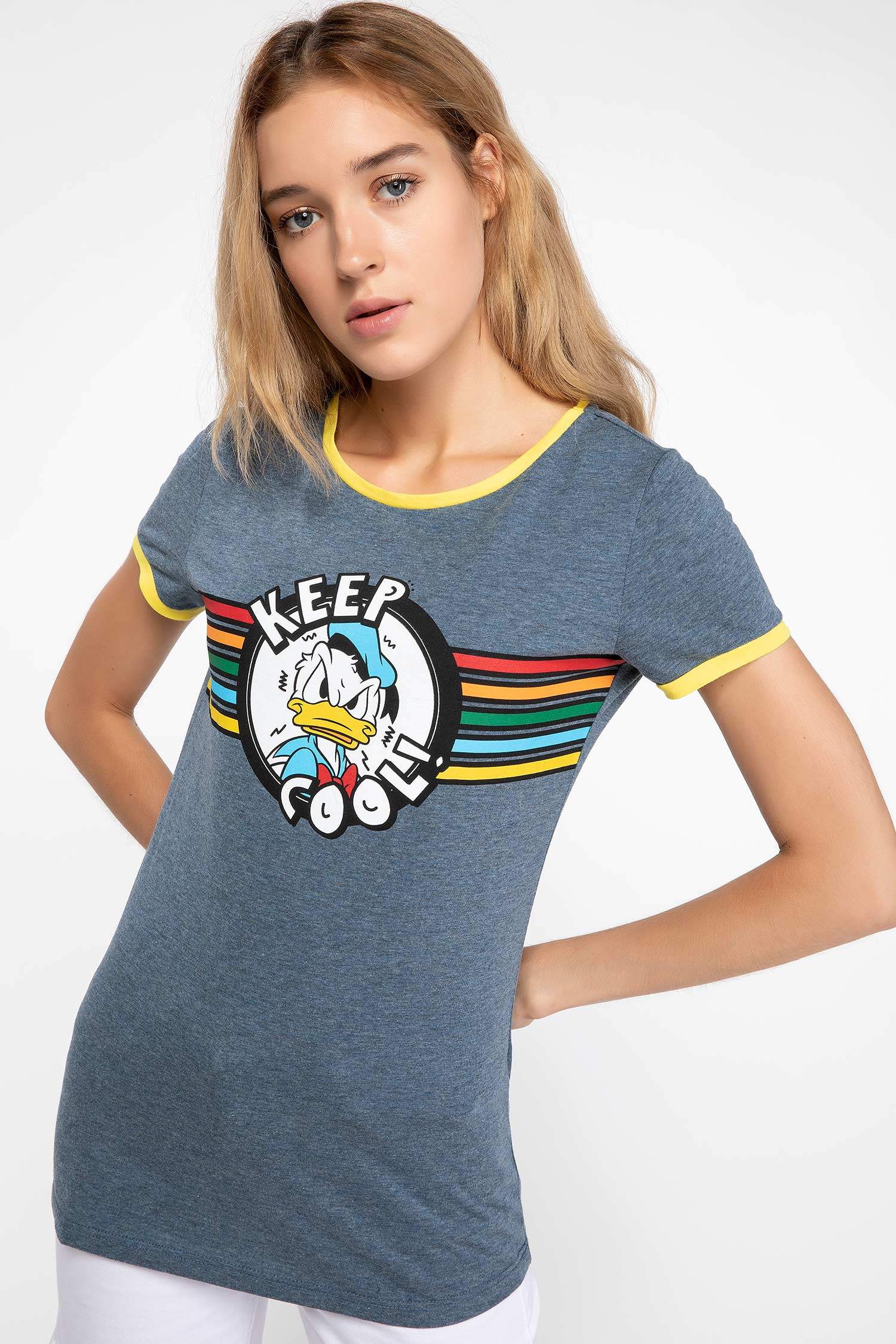 Defacto Dufy Duck Lisasnlı Slim Fit T-shirt. 1