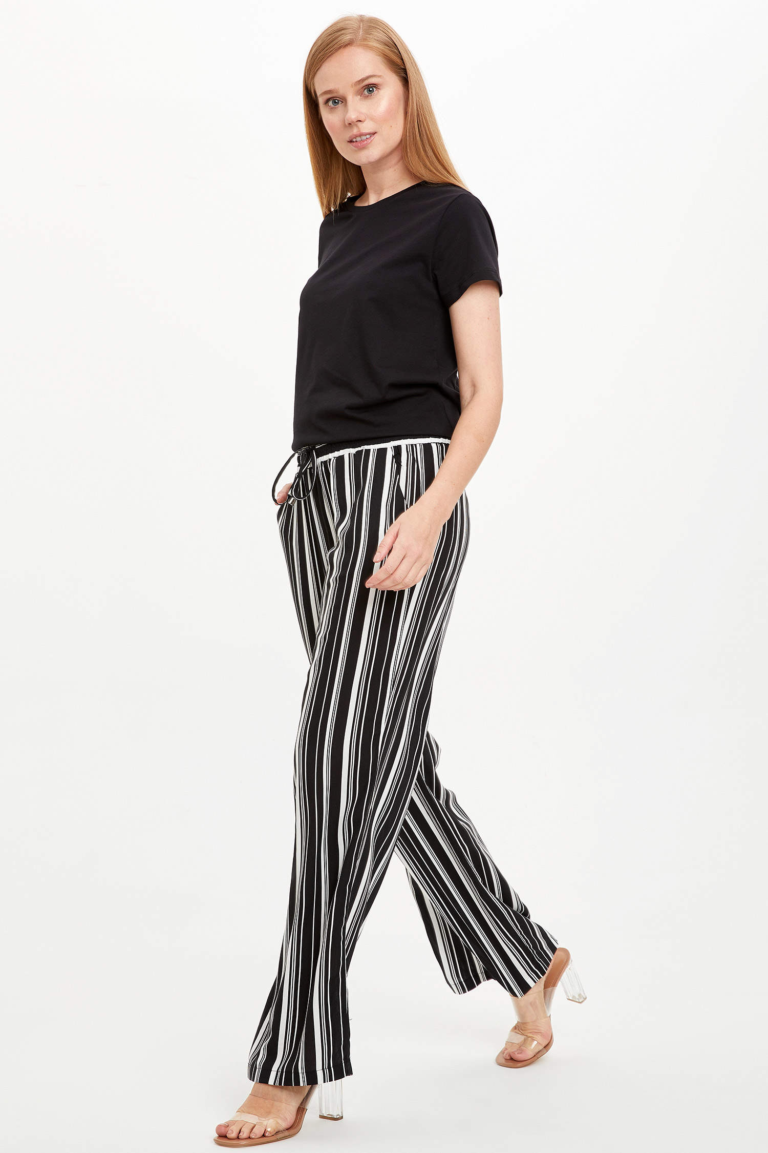 Black Woman Elastic Waist Relaxed Fit Trousers 1223322 | DeFacto