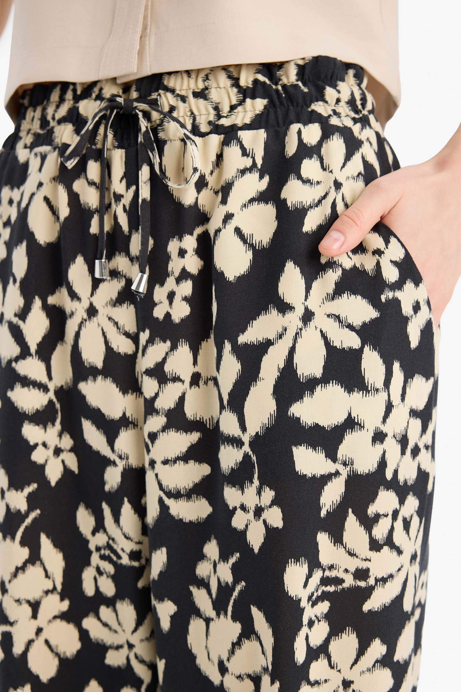 تيشيرت نص ردن بياخة V قصة عادية