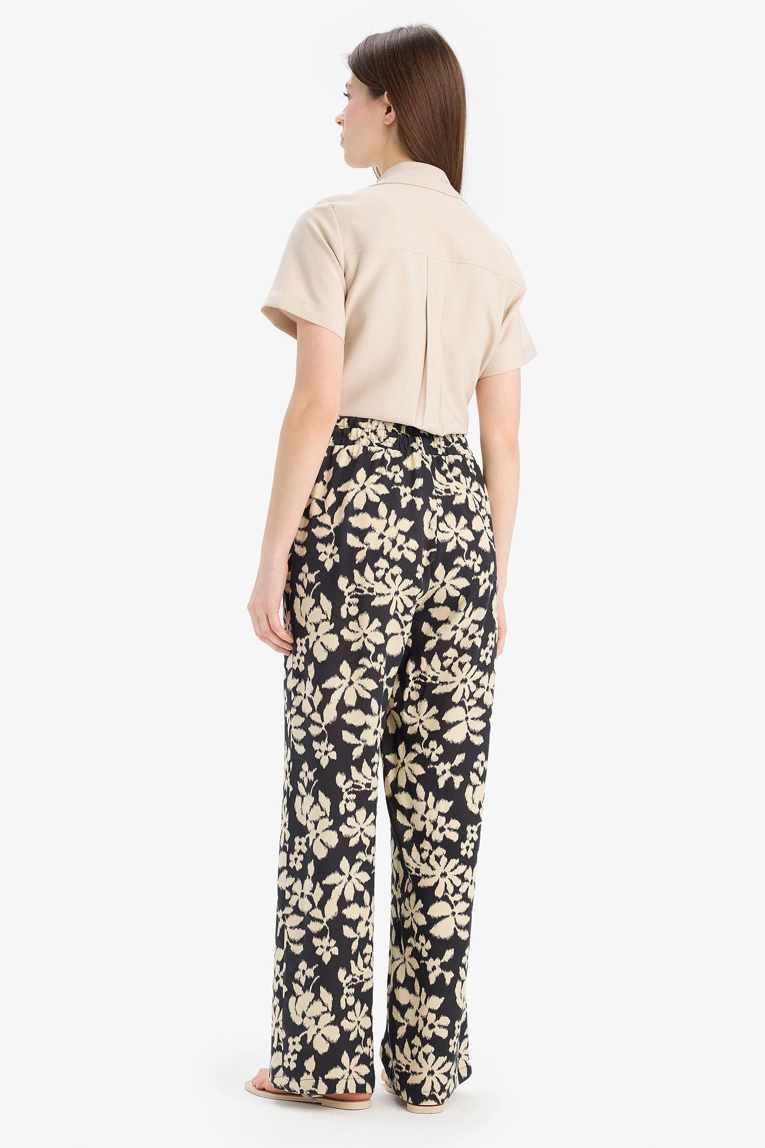 تيشيرت نص ردن بياخة V قصة عادية