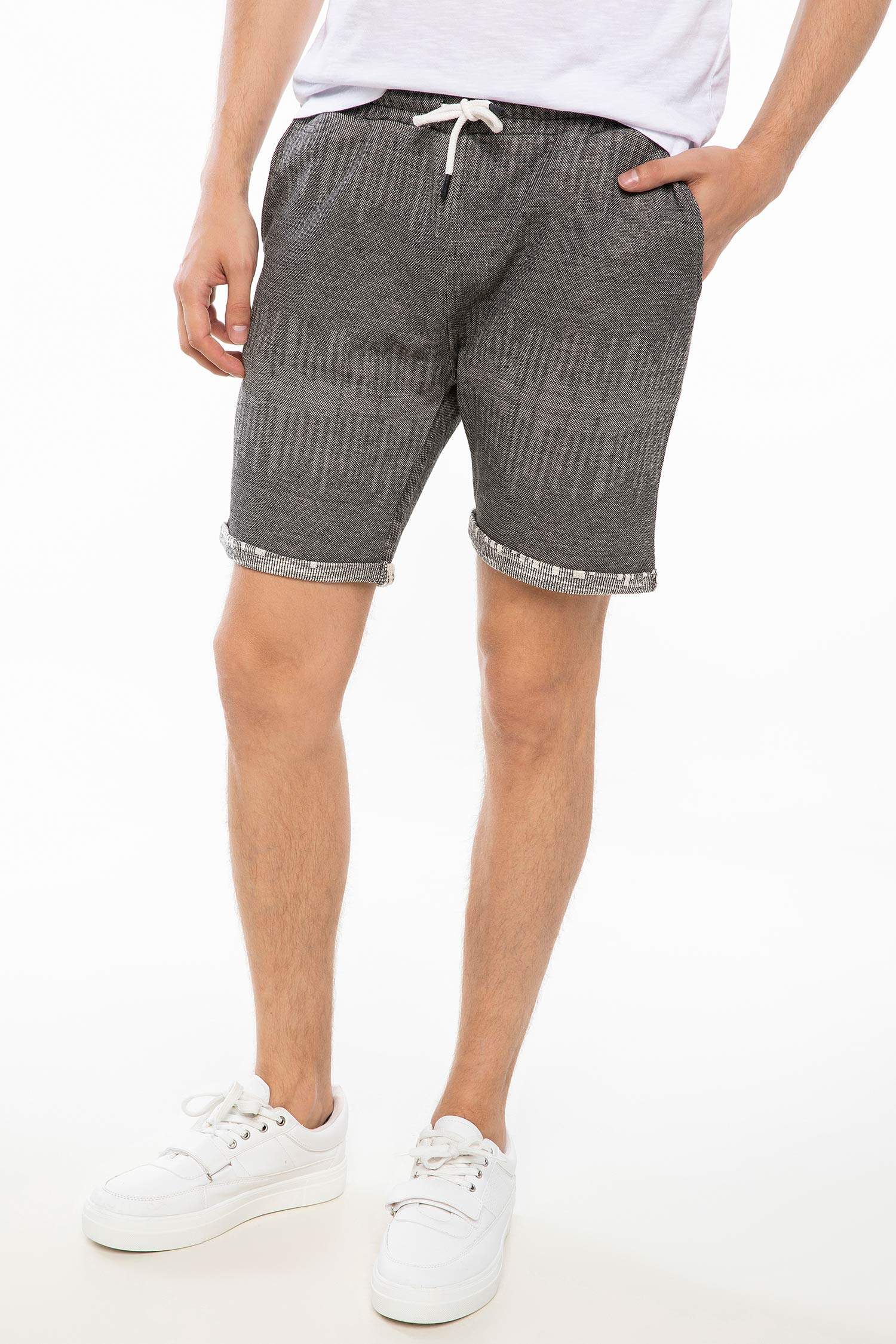 Defacto Elastik Bel Şort. 1