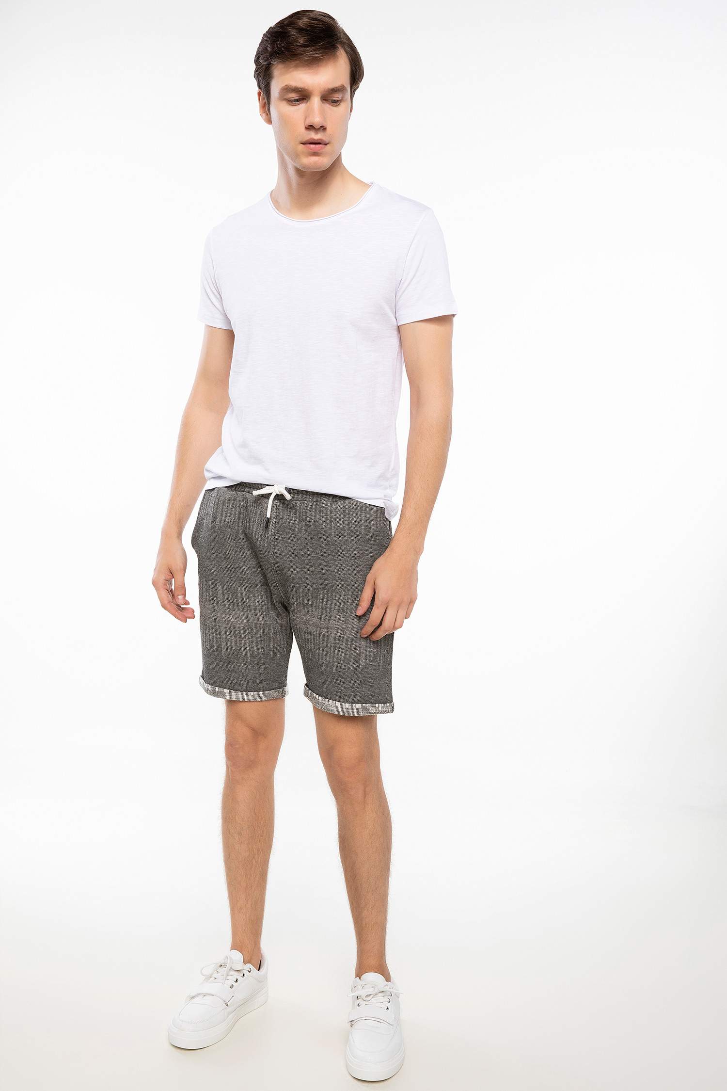 Defacto Elastik Bel Şort. 4