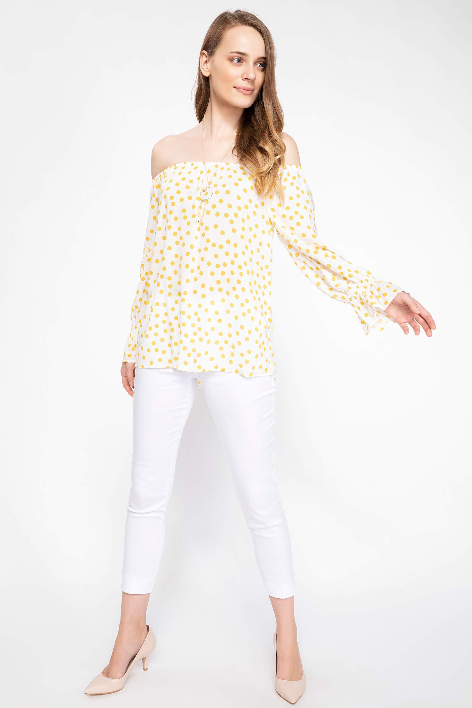 Defacto Kol Ucu Volanlı Karmen Yaka Puantiye Desenli Bluz. 2