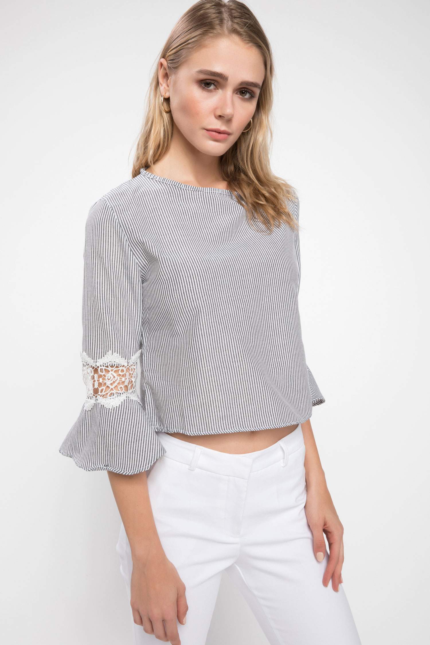 Defacto Kolları Volanlı Dantel Detaylı Çizgili Bluz. 1