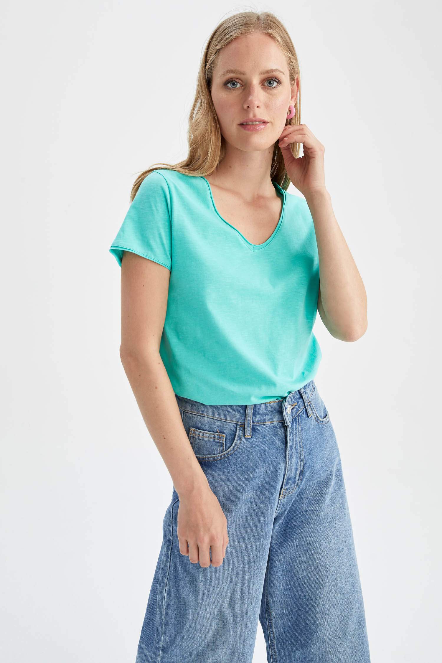 Regular Fit V Yaka Kısa Kollu %100 Pamuk Tişört