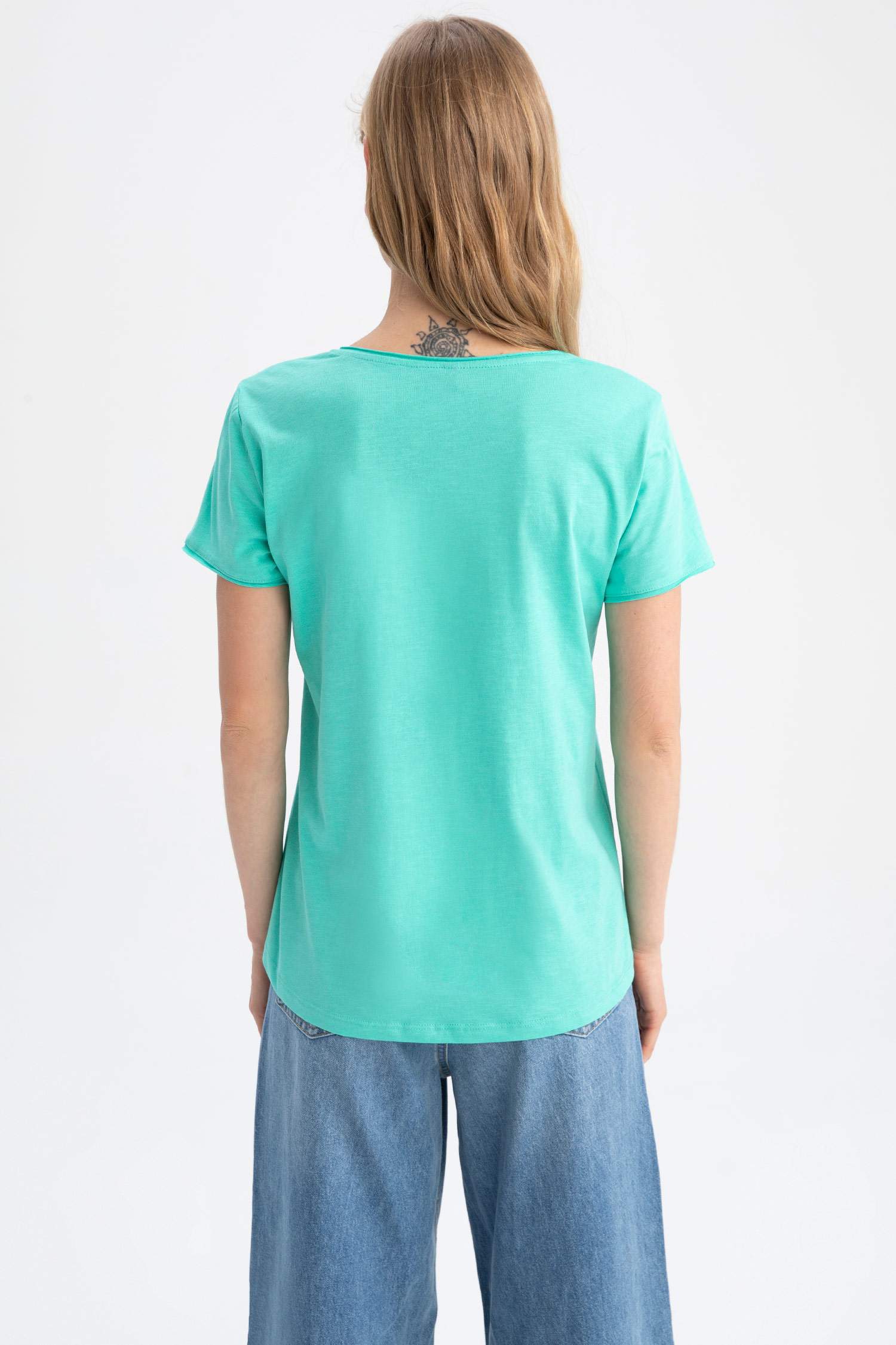 Regular Fit V Yaka Kısa Kollu %100 Pamuk Tişört