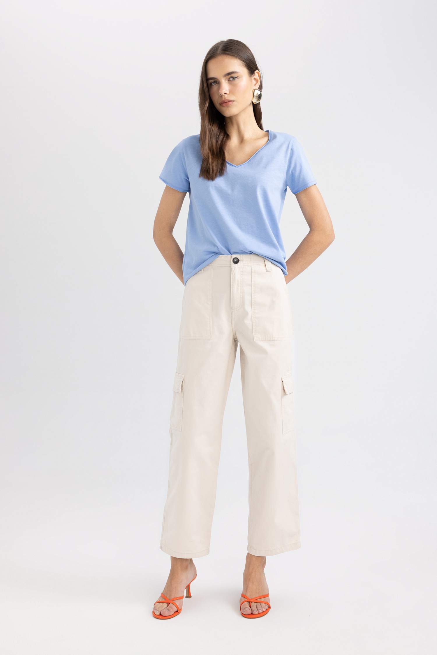 تيشيرت نص ردن بياخة V قصة عادية