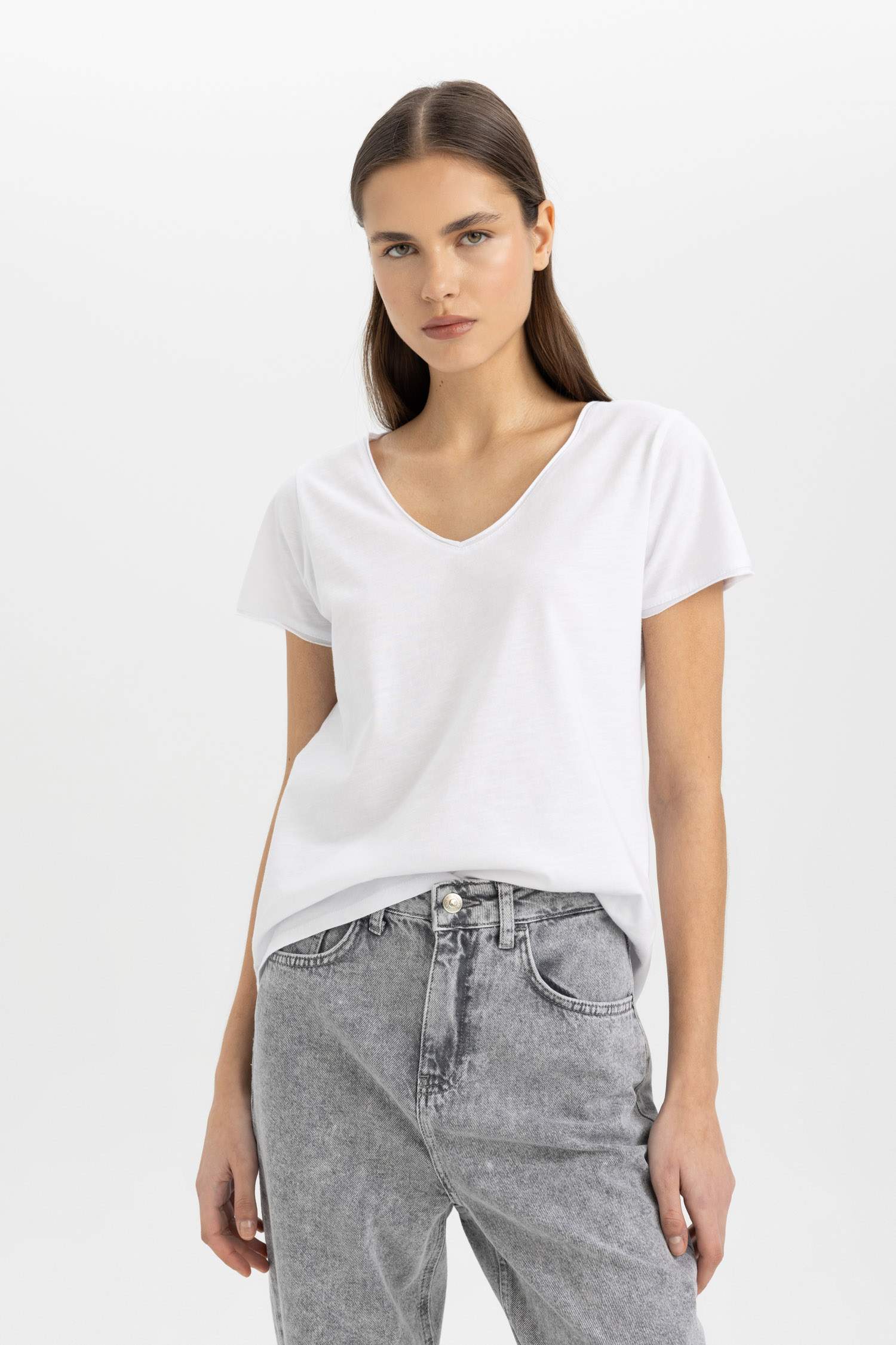 تيشيرت نص ردن بياخة V قصة عادية