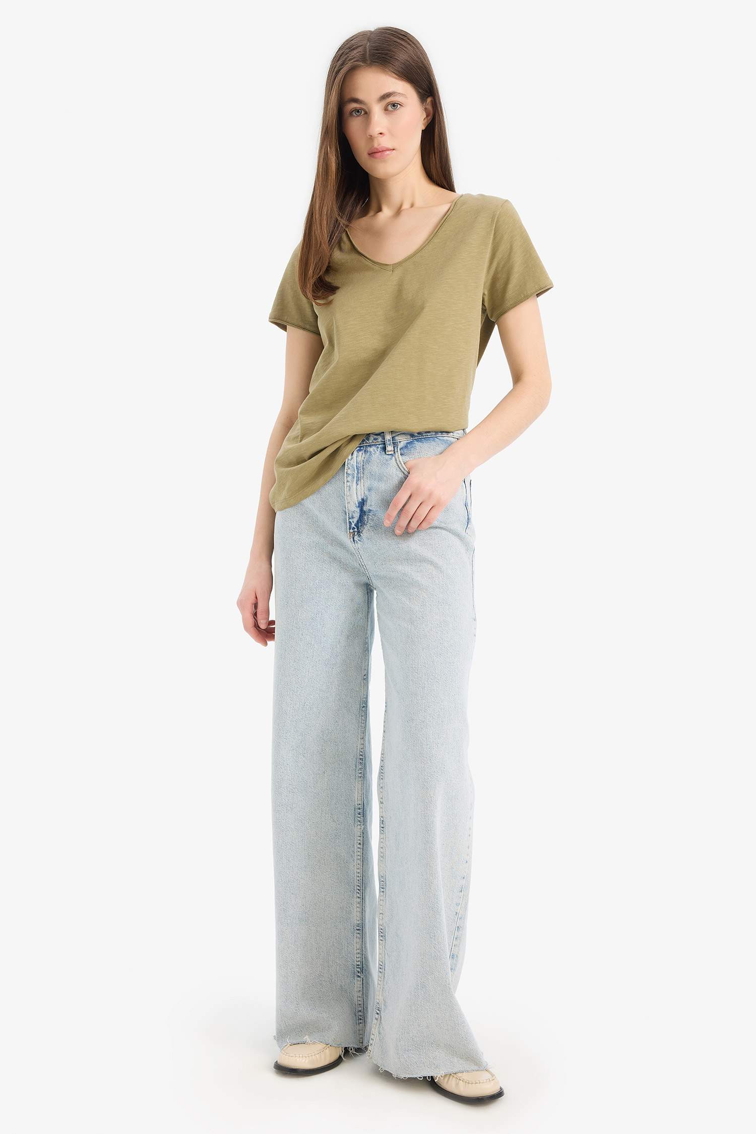 Regular Fit V Yaka Basic Düz Kısa Kollu Tişört