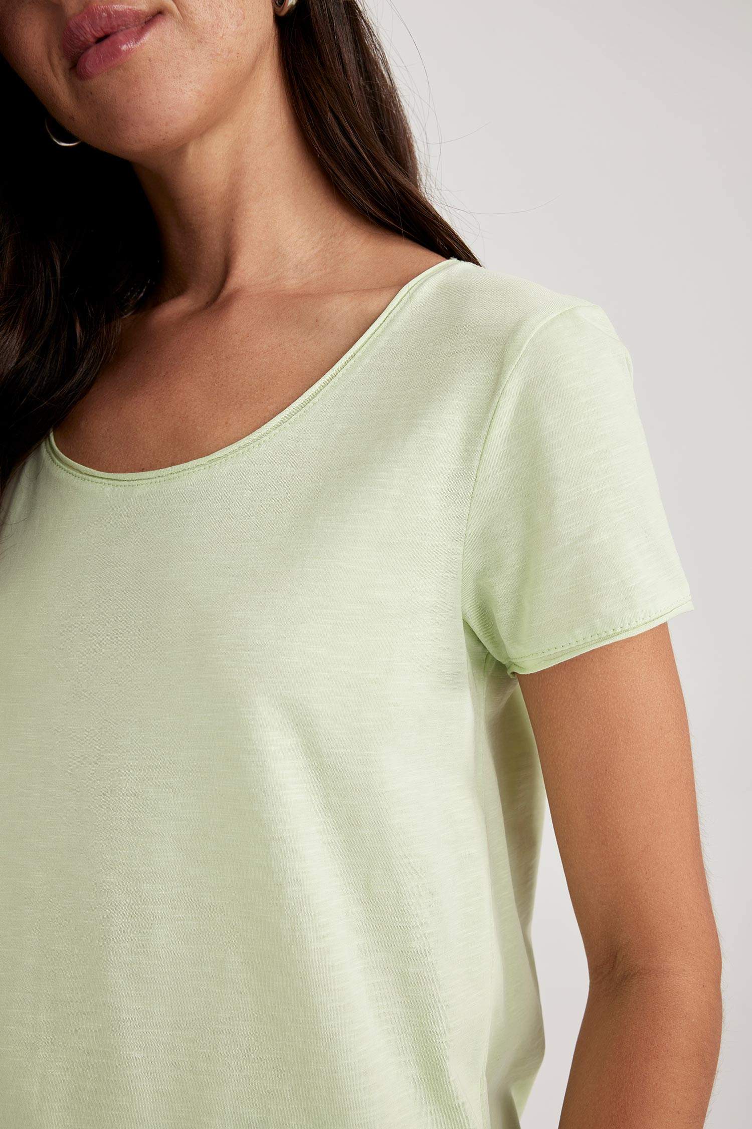 تيشيرت قطن بقصة عادية بياخة مستديرة