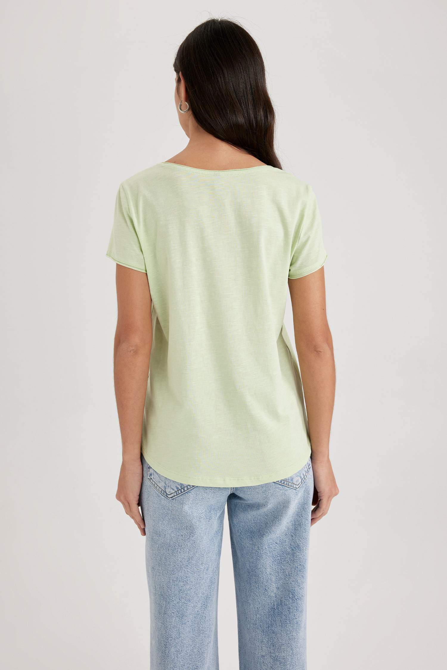 تيشيرت قطن بقصة عادية بياخة مستديرة