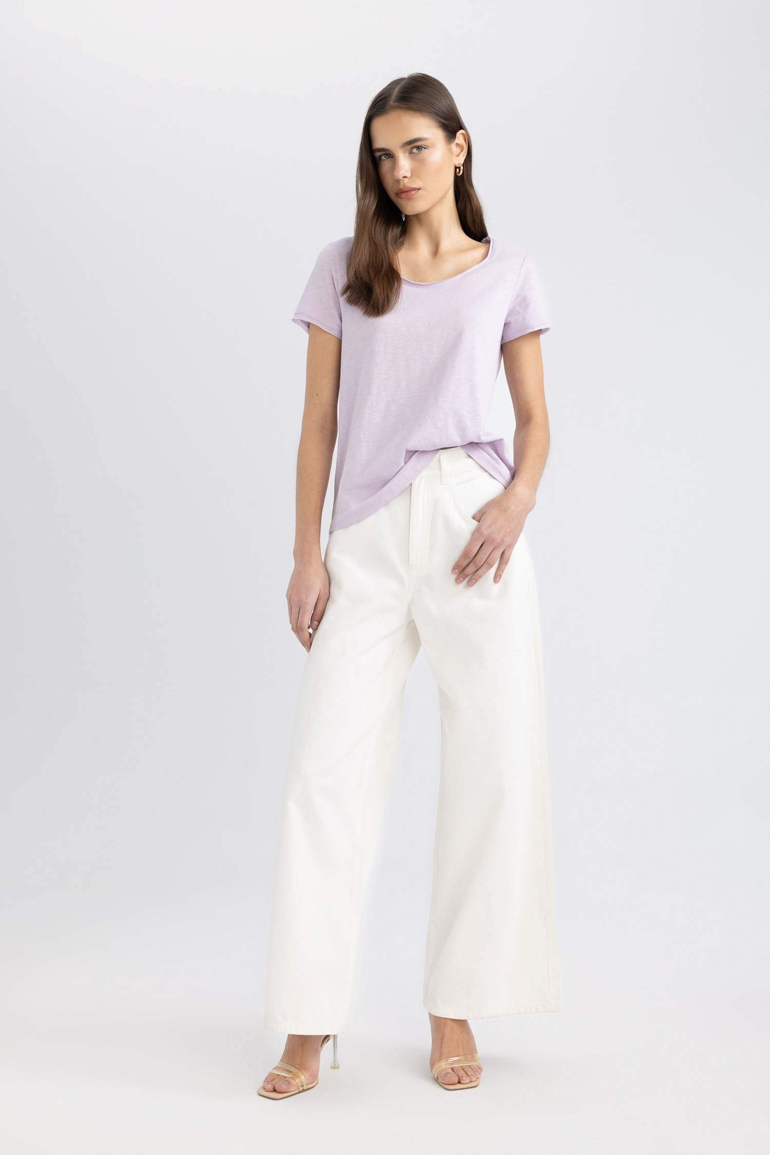 Regular Fit V Yaka Basic Düz Kısa Kollu Tişört