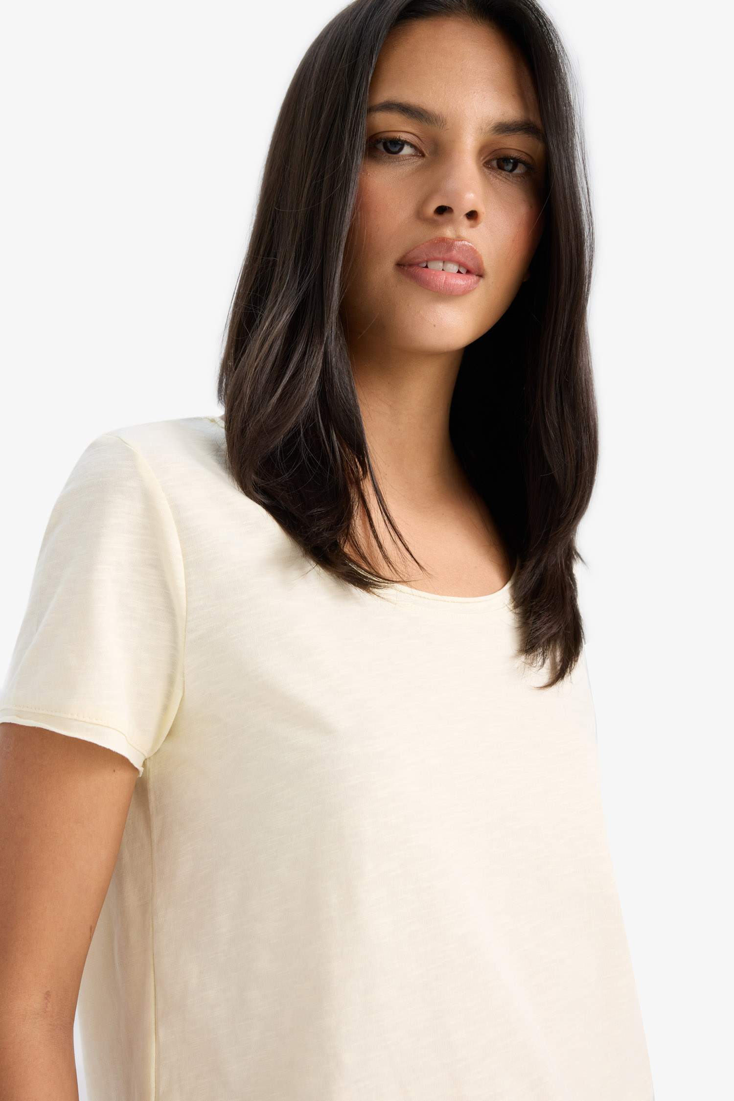 تيشيرت سادة بيزك نص ردن قصة عادية وياخة مستديرة