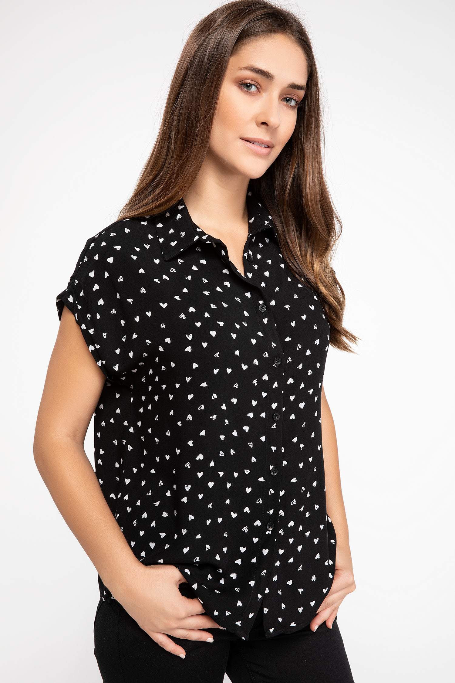 Defacto Desenli Kolsuz Gömlek. 1