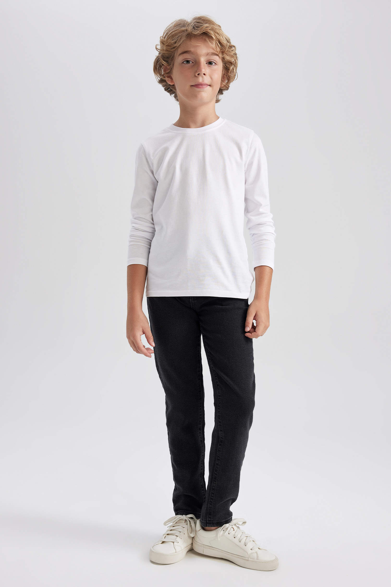 White BOYS & TEENS Boy Regular Fit Long Sleeve T-Shirt 2378541 | DeFacto