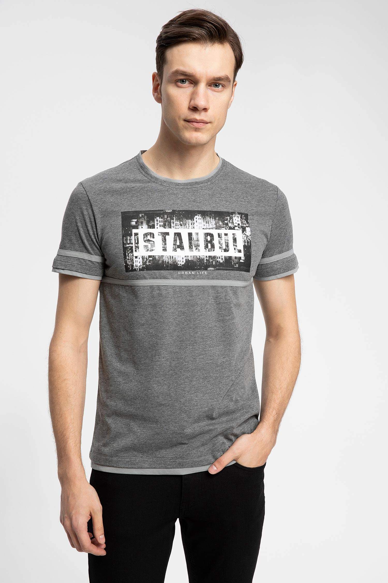 Defacto İstanbul Baskılı Şerit Detaylı Slim Fit T-shirt. 1