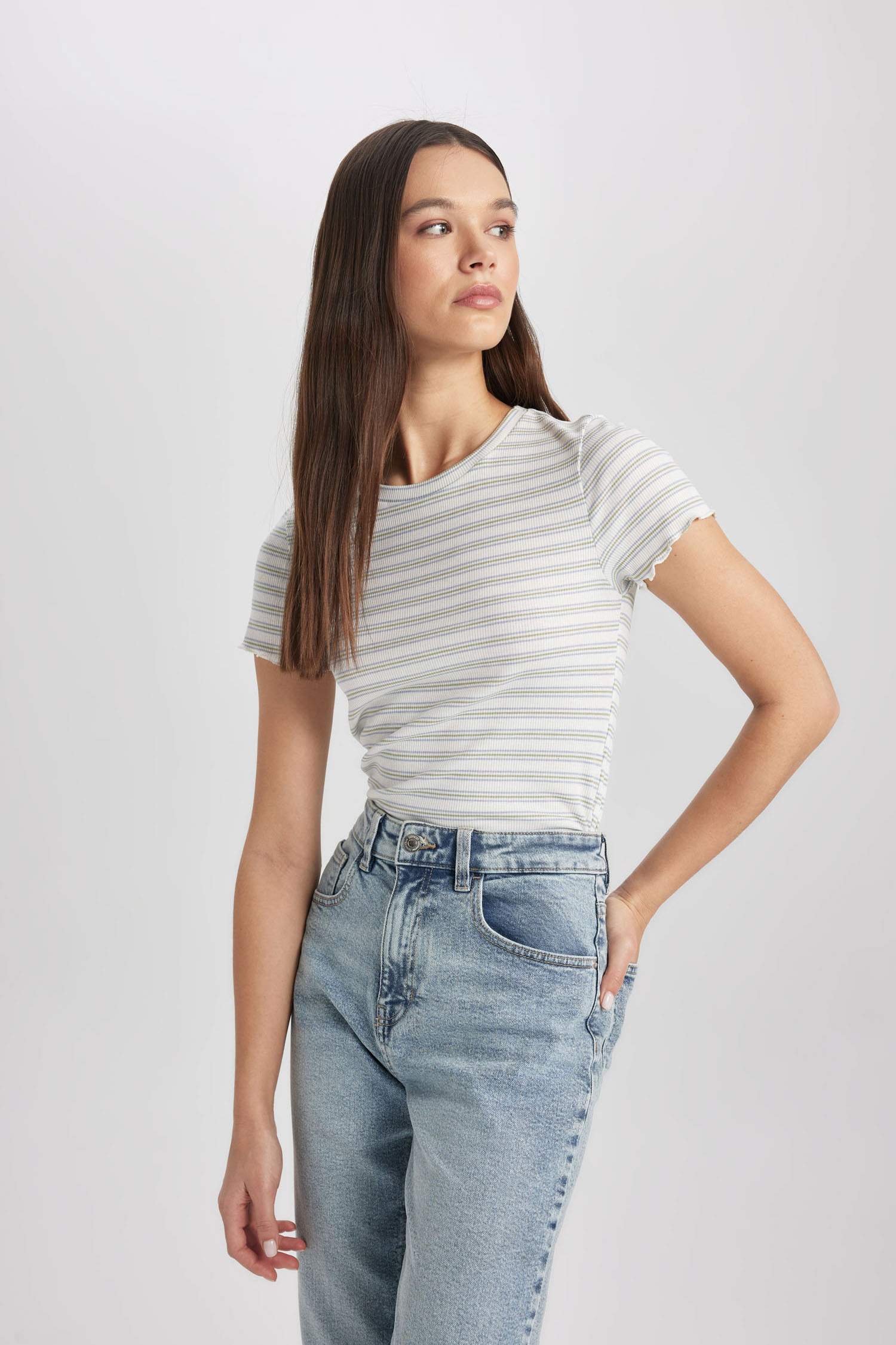 تيشيرت مخطط نص كم سليم فيت برقبة مستديرة