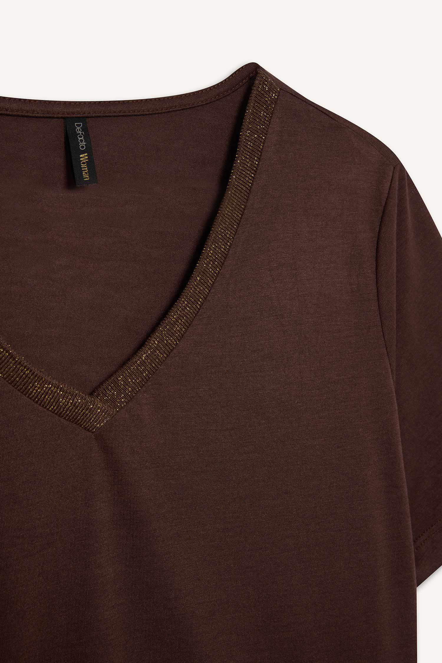 Regular Fit V Yaka Basic Düz Kısa Kollu Tişört