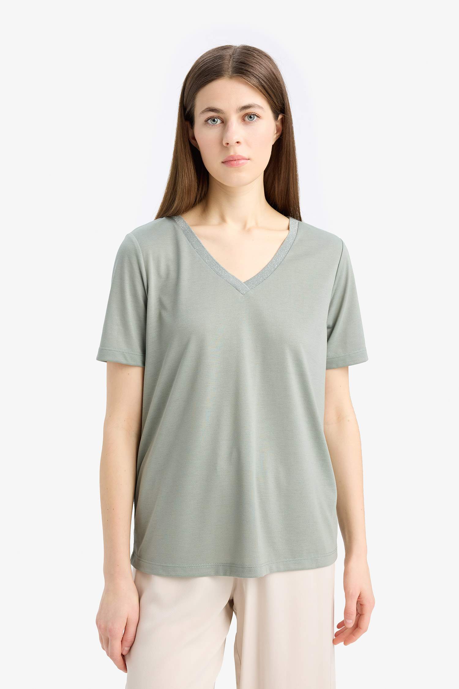 تيشيرت سادة نص كم قصة عادية بياقة V