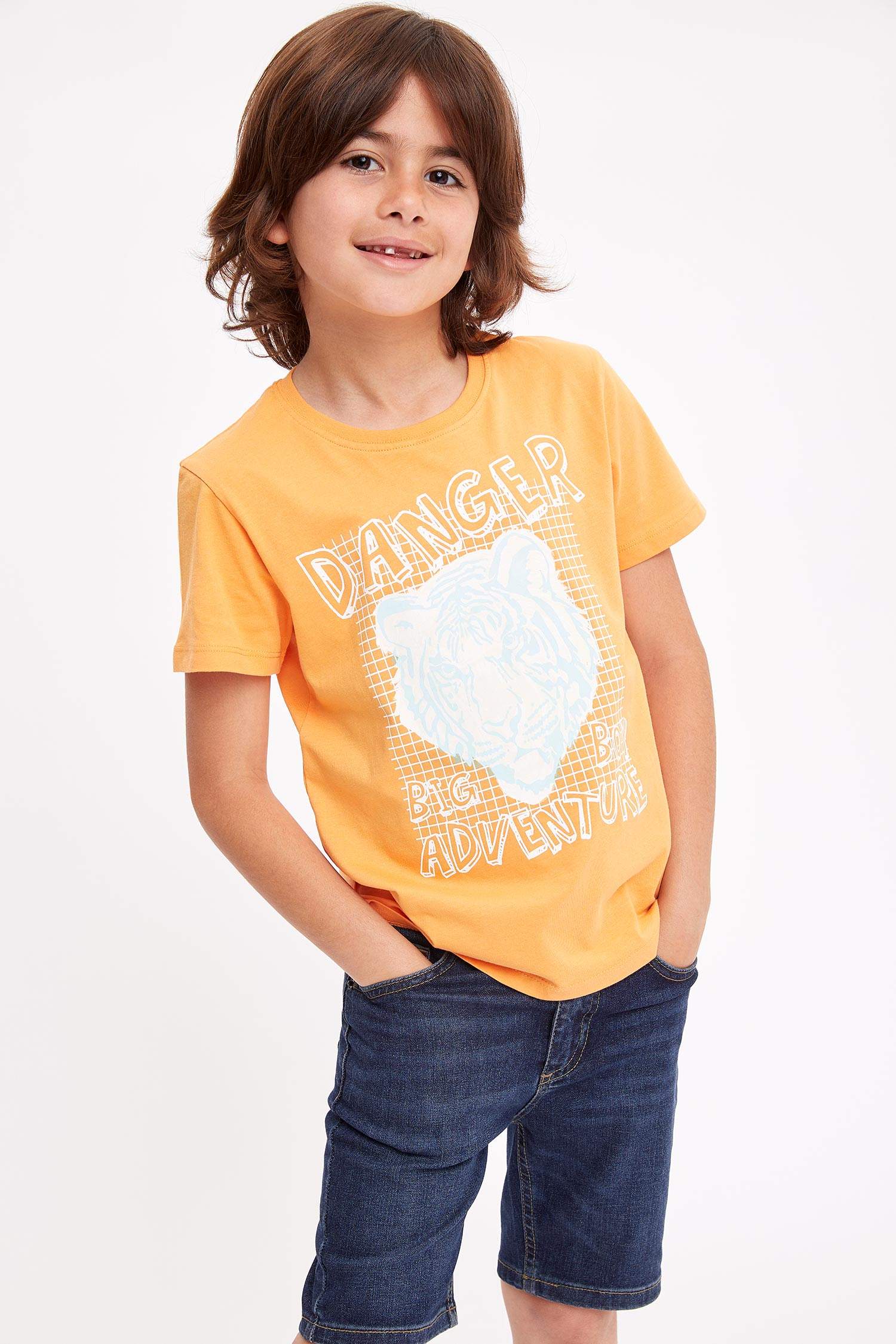 Defacto Güneşte Renk Değiştiren Baskılı T-shirt. 3