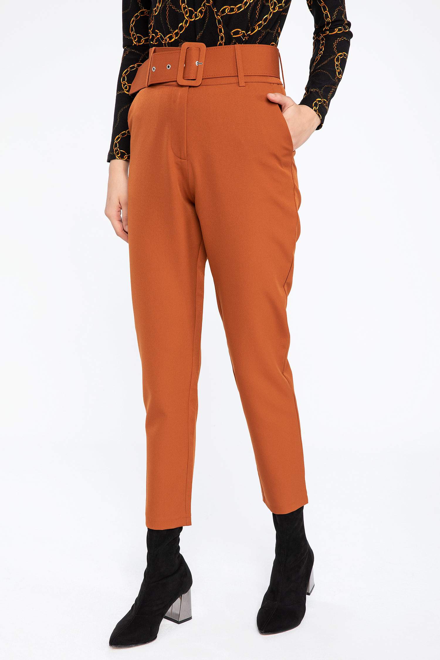 Defacto Kemerli Pantolon. 1